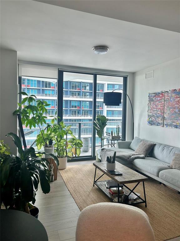 1300 S Miami #1907, Miami FL 33130