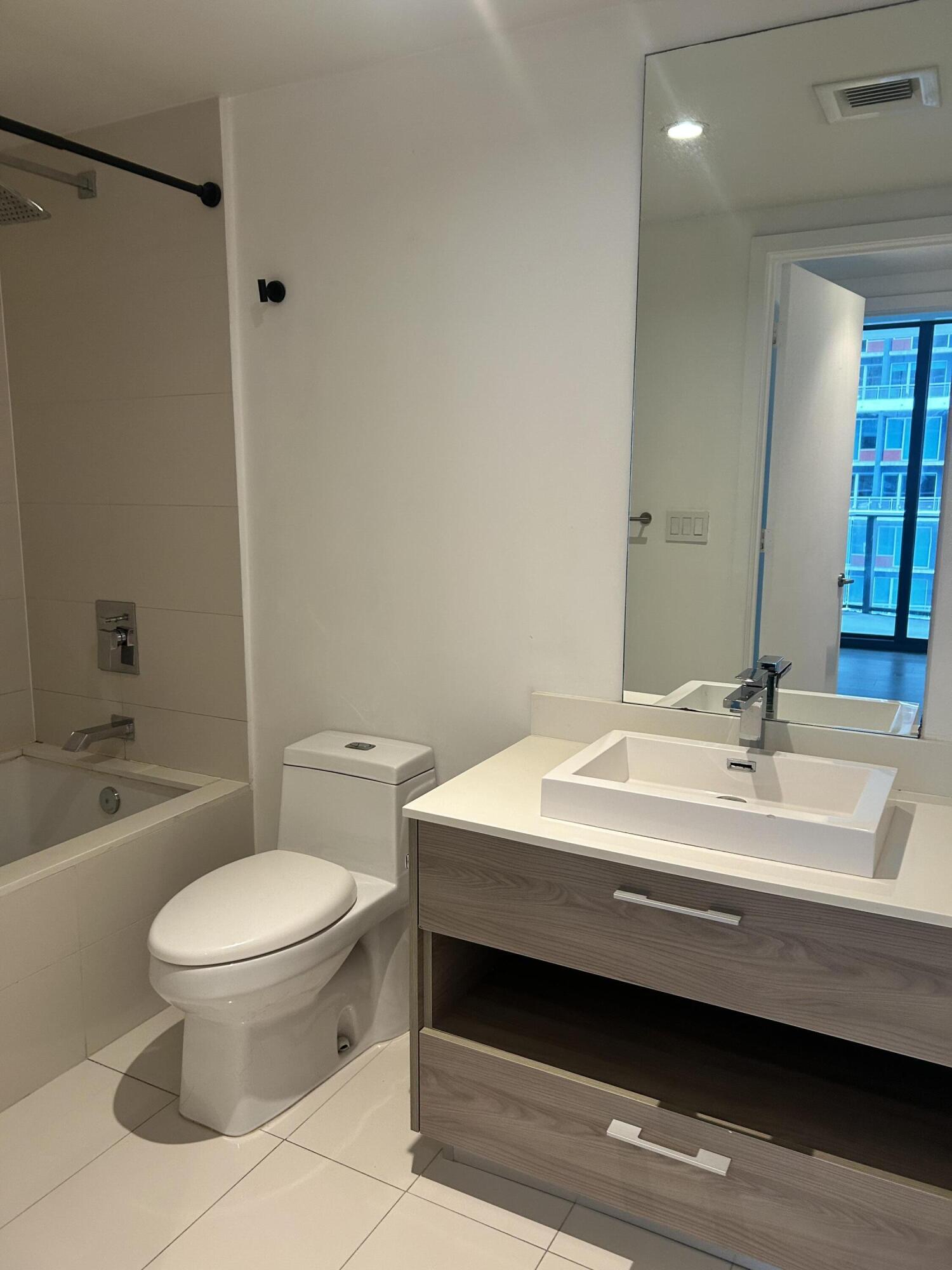 1300 S Miami #1907, Miami FL 33130