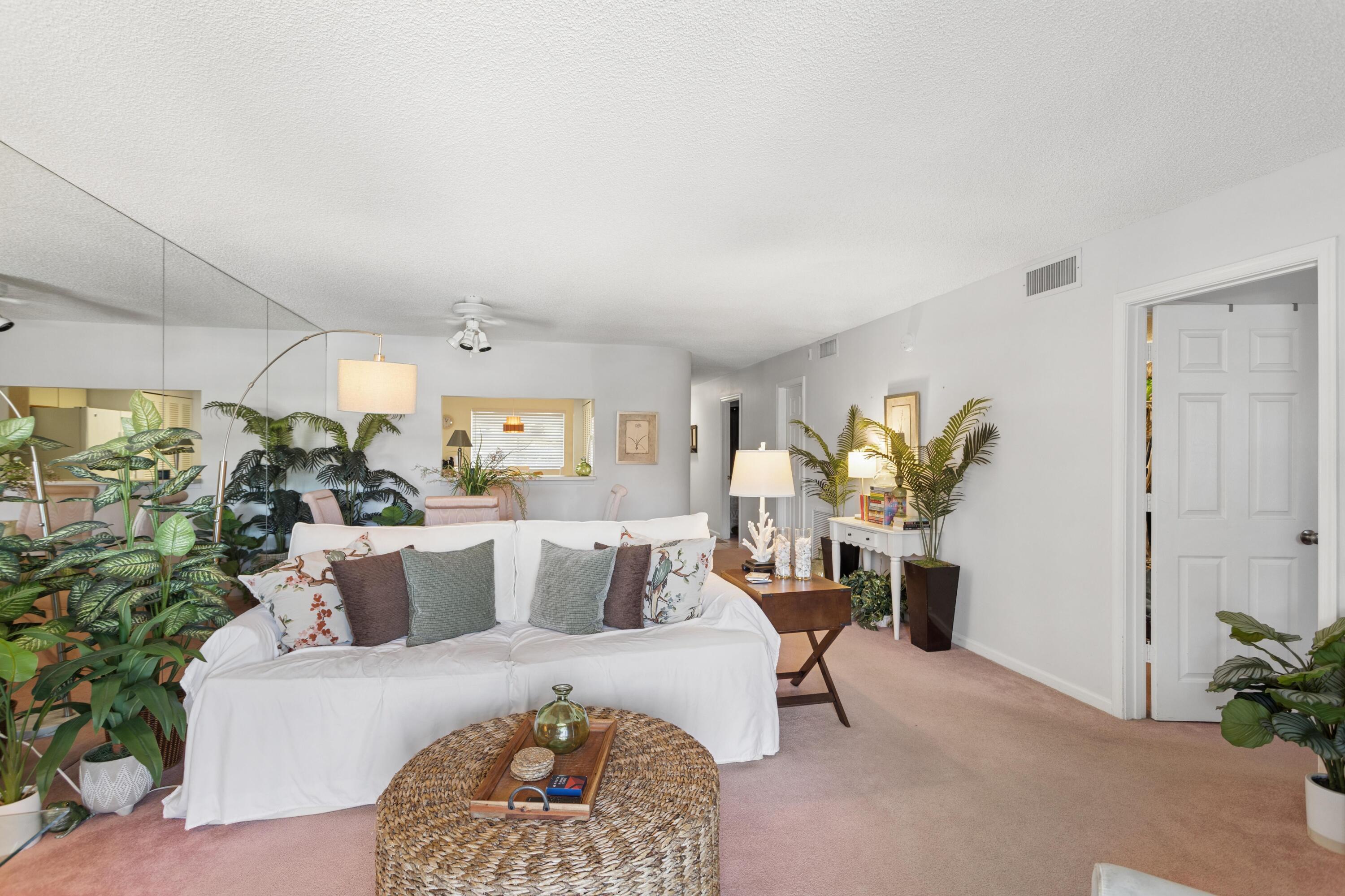 2751 NE 15th #103, Fort Lauderdale FL 33304