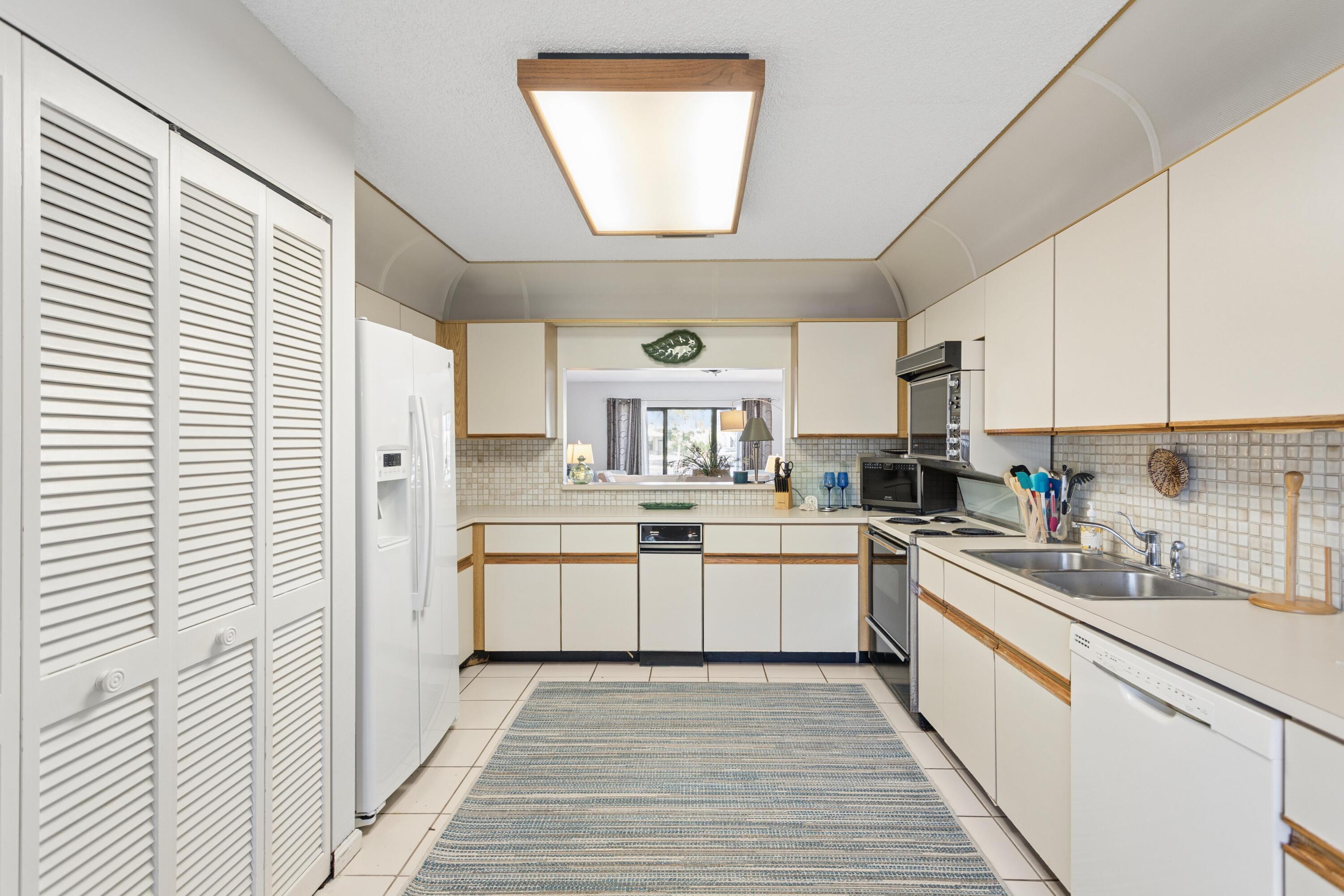2751 NE 15th #103, Fort Lauderdale FL 33304