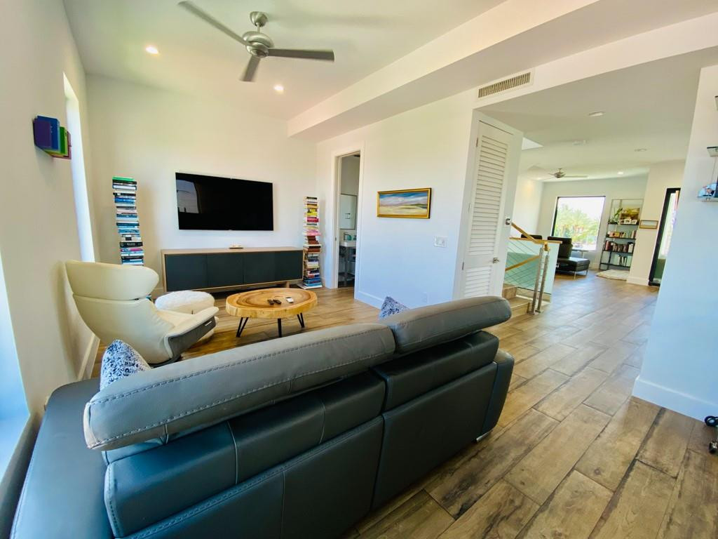 348 Balboa, Hollywood FL 33019