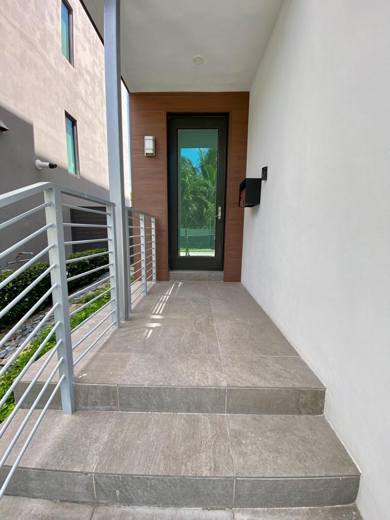 348 Balboa, Hollywood FL 33019