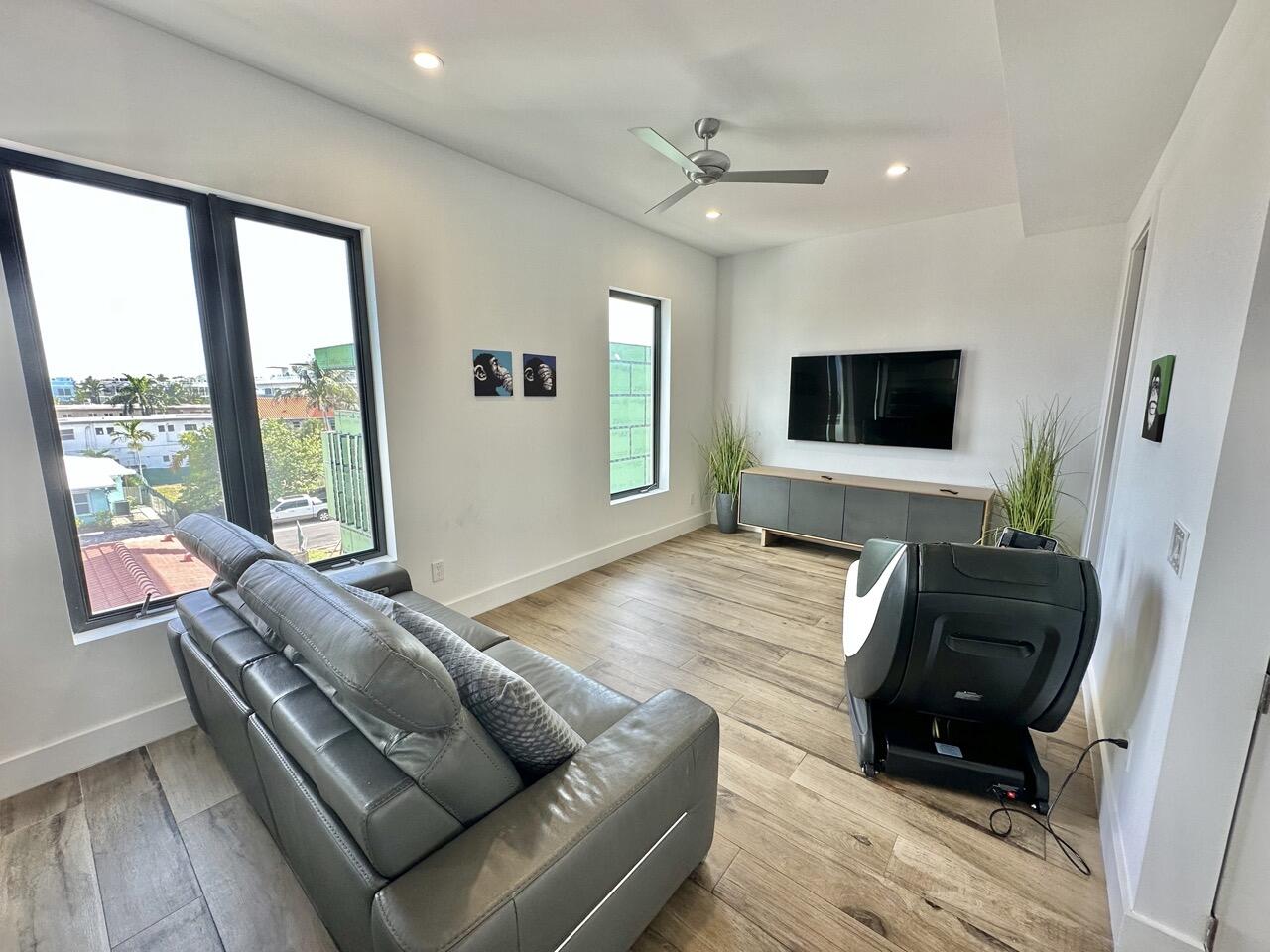 348 Balboa, Hollywood FL 33019