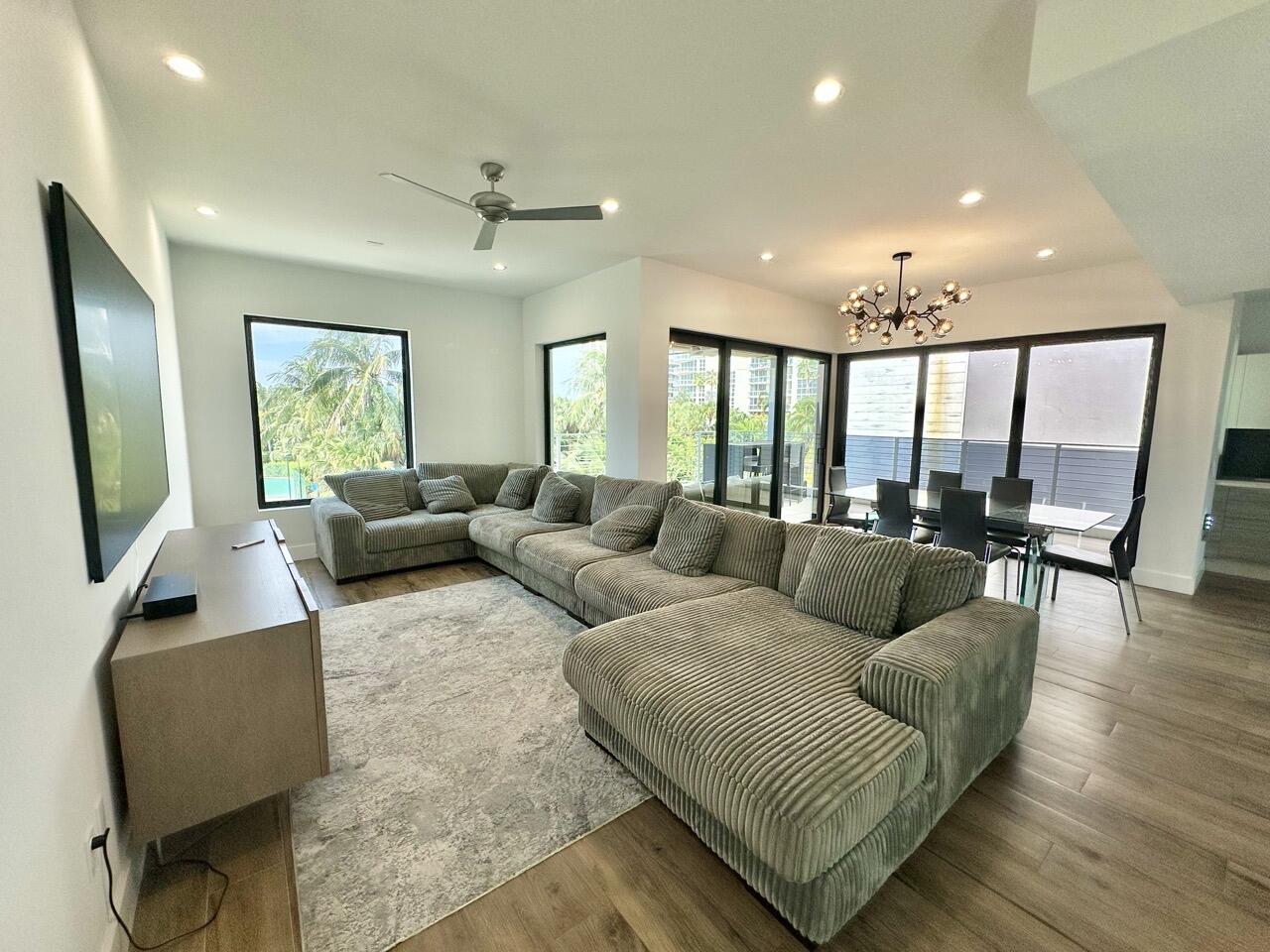 348 Balboa, Hollywood FL 33019
