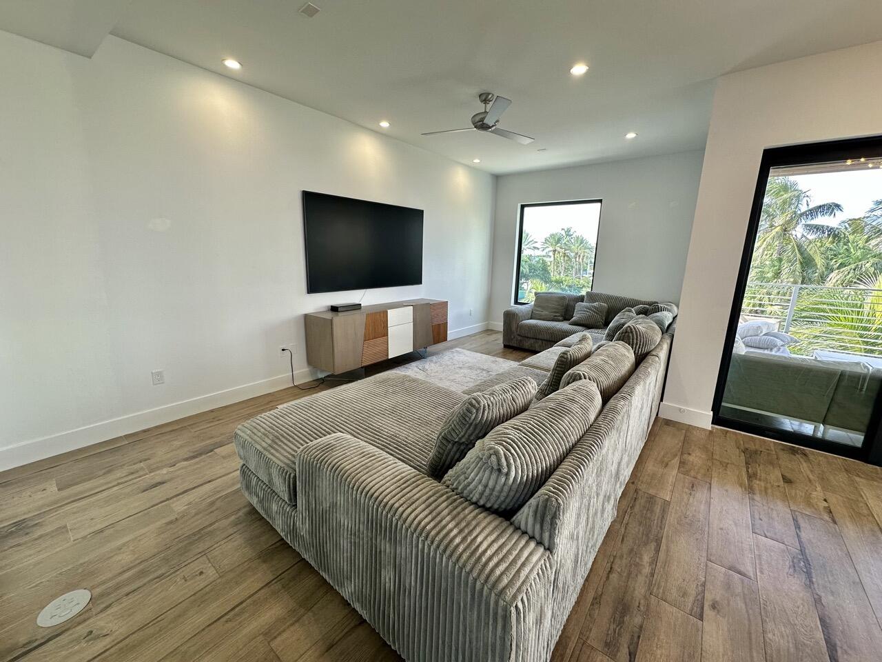 348 Balboa, Hollywood FL 33019