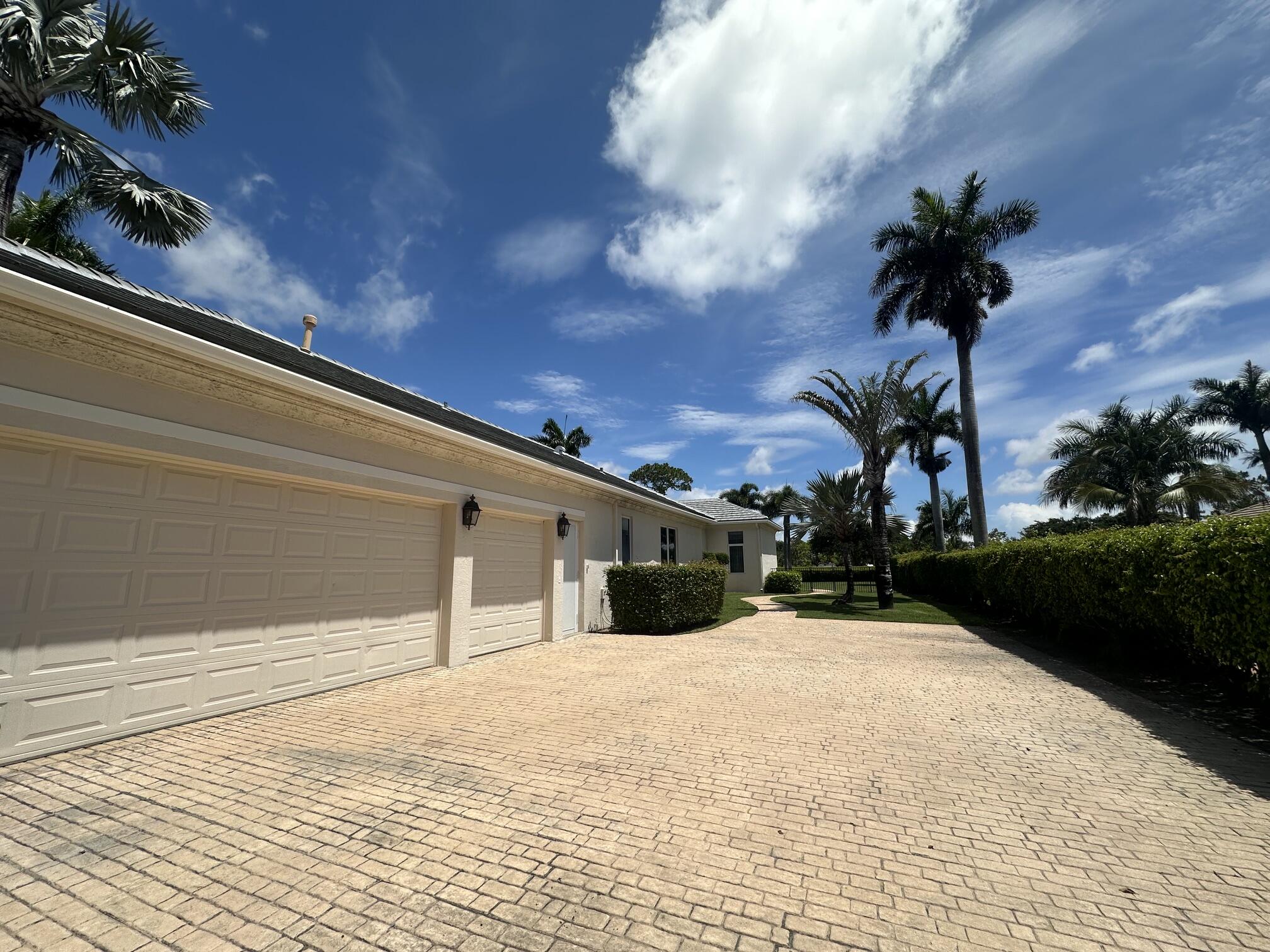 645 Atlantis Estates, Atlantis FL 33462