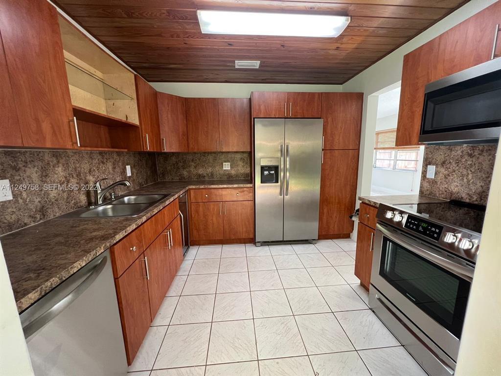 875 Westward, Miami Springs FL 33166