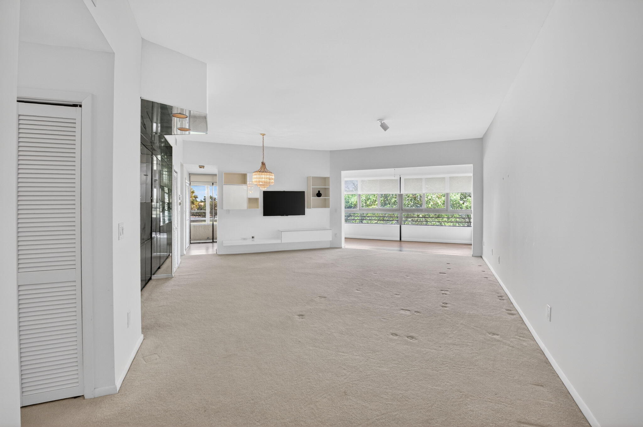 7460 La Paz #306, Boca Raton FL 33433