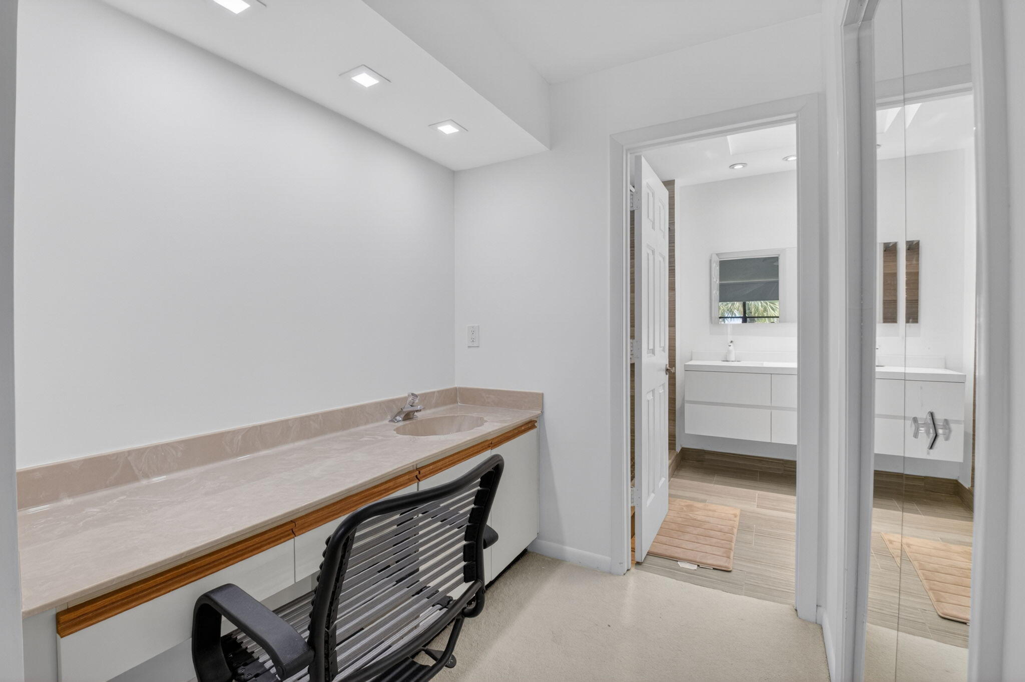 7460 La Paz #306, Boca Raton FL 33433