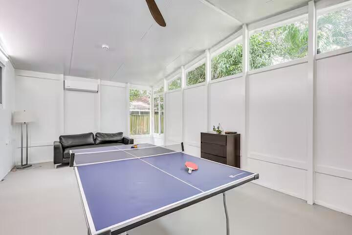 124 SW 2nd, Hallandale Beach FL 33009