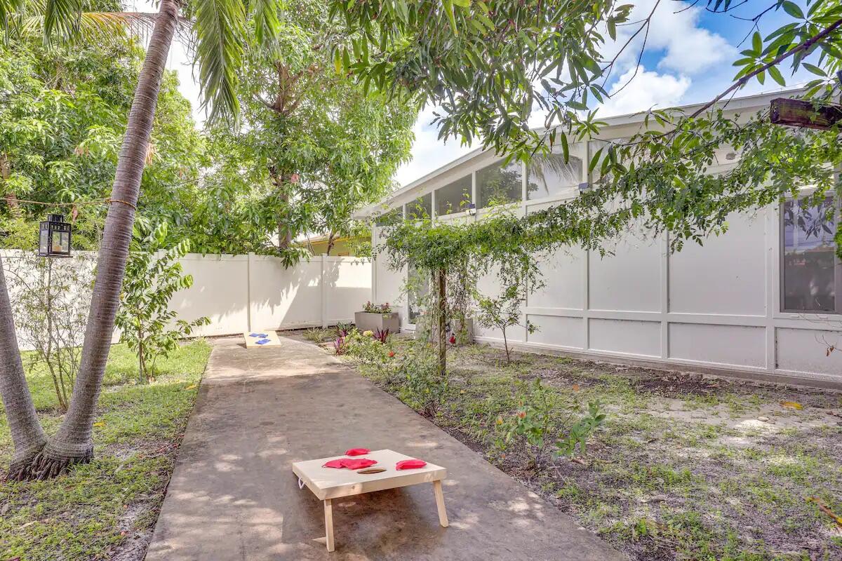 124 SW 2nd, Hallandale Beach FL 33009