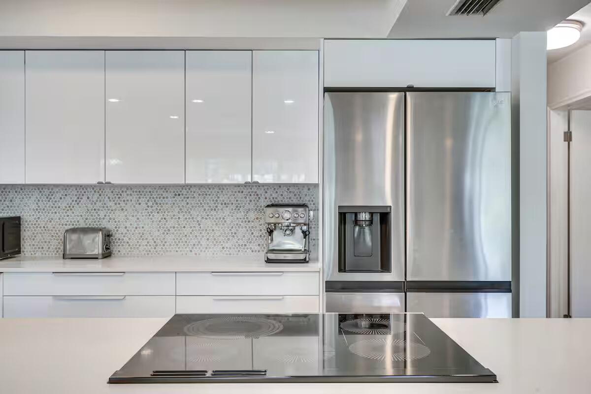 124 SW 2nd, Hallandale Beach FL 33009