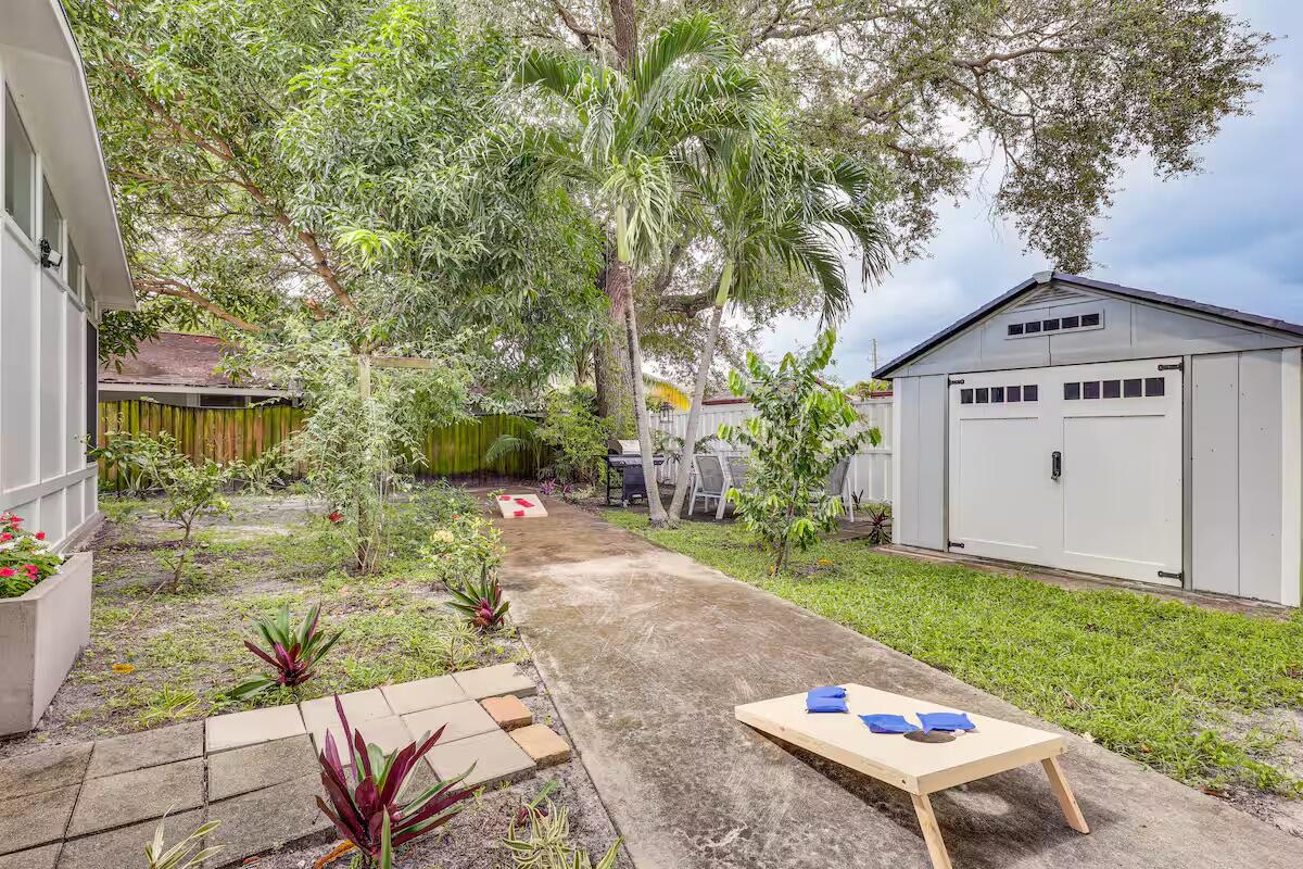 124 SW 2nd, Hallandale Beach FL 33009
