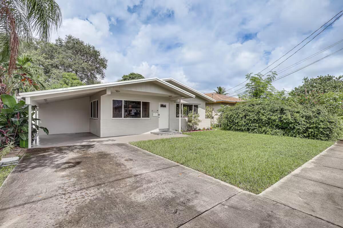 124 SW 2nd, Hallandale Beach FL 33009