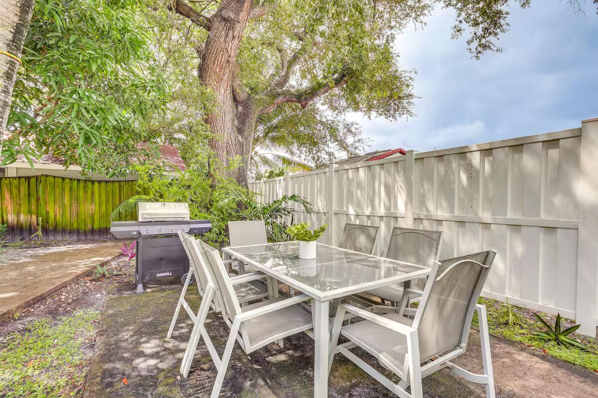 124 SW 2nd, Hallandale Beach FL 33009