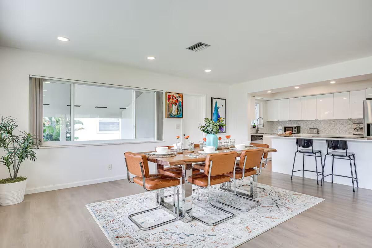124 SW 2nd, Hallandale Beach FL 33009