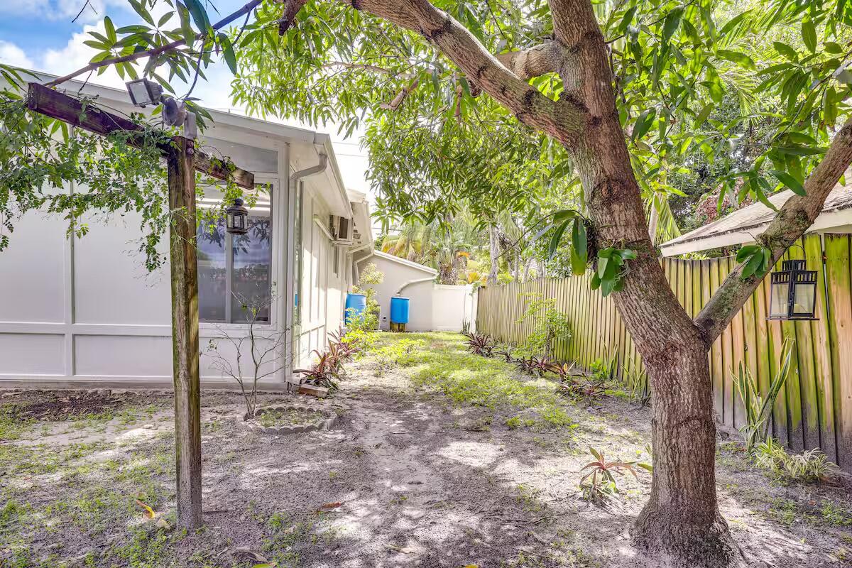 124 SW 2nd, Hallandale Beach FL 33009