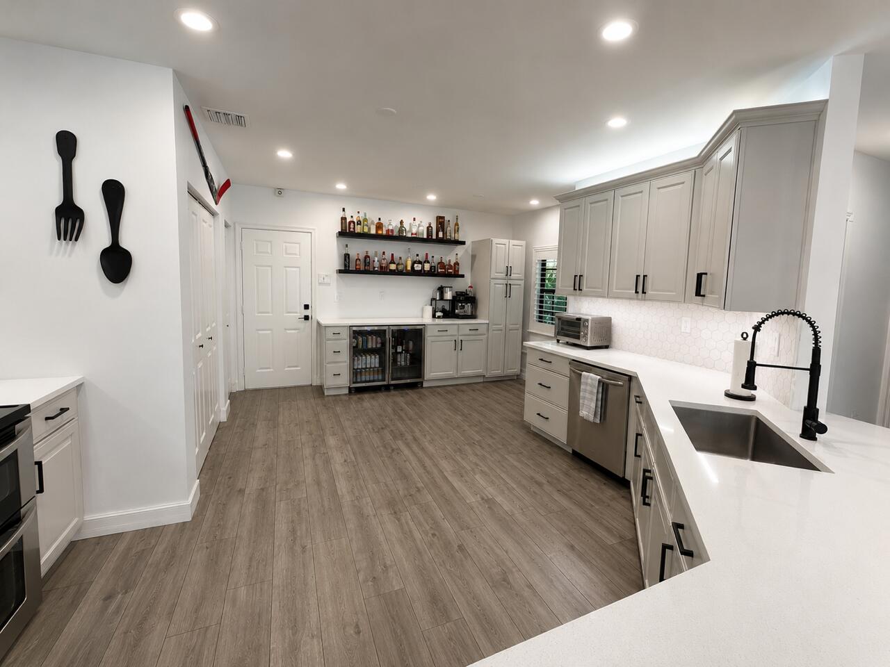 4400 Hidden Harbour, Dania Beach FL 33312