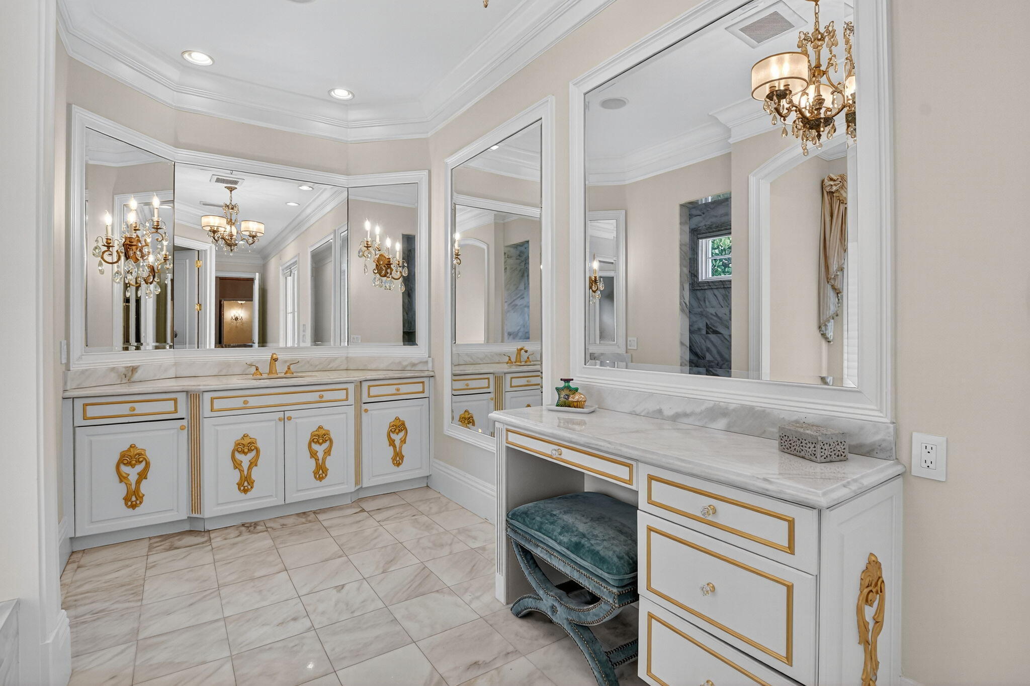 377 E Coconut Palm, Boca Raton FL 33432