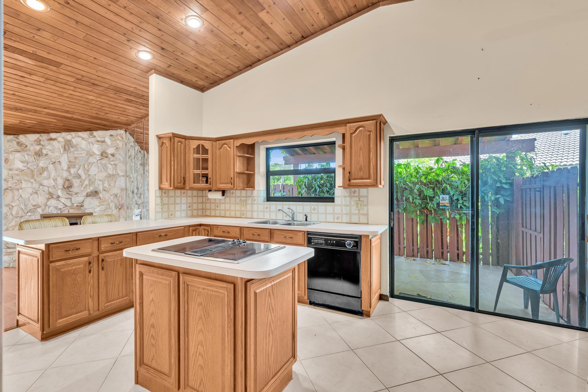 7908 NW 85th, Tamarac FL 33321