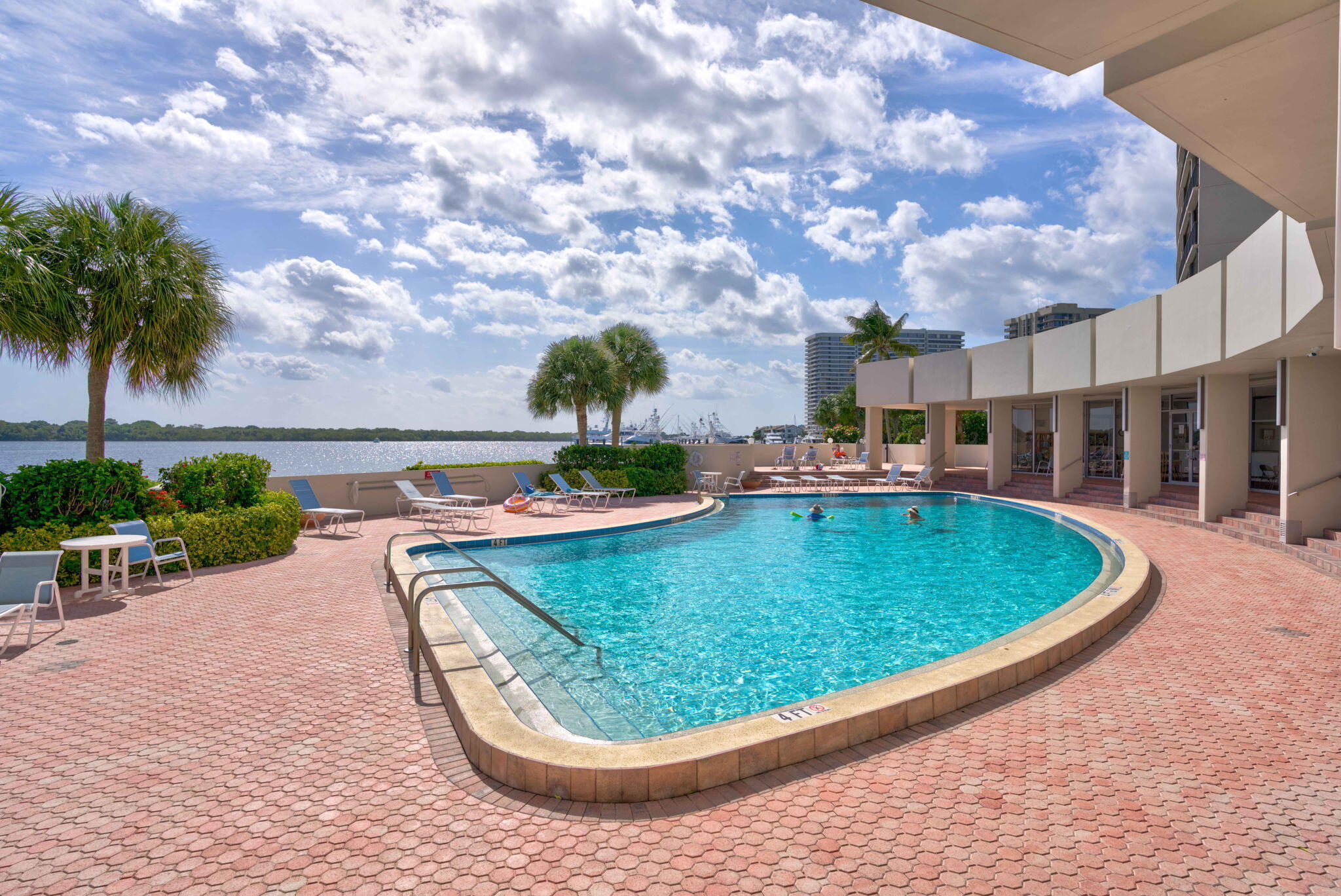 136 Lakeshore, North Palm Beach FL 33408