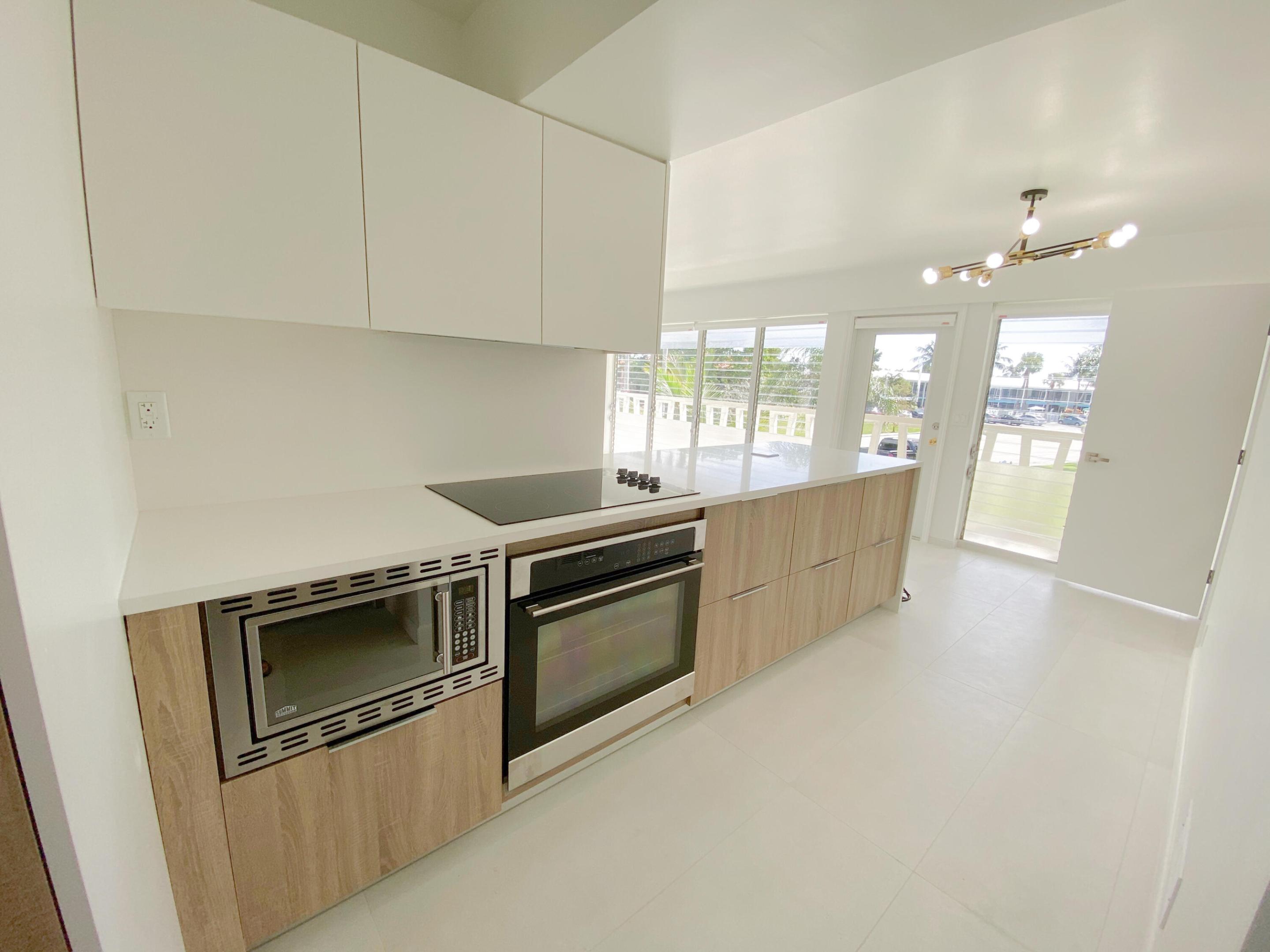 2755 NE 28th #C1, Lighthouse Point FL 33064