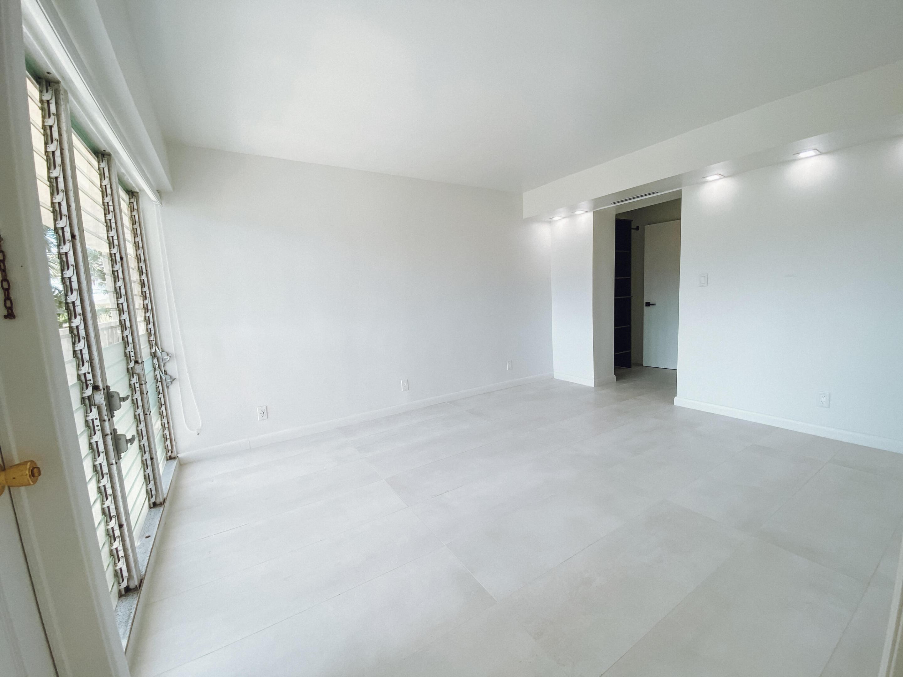 2755 NE 28th #C1, Lighthouse Point FL 33064