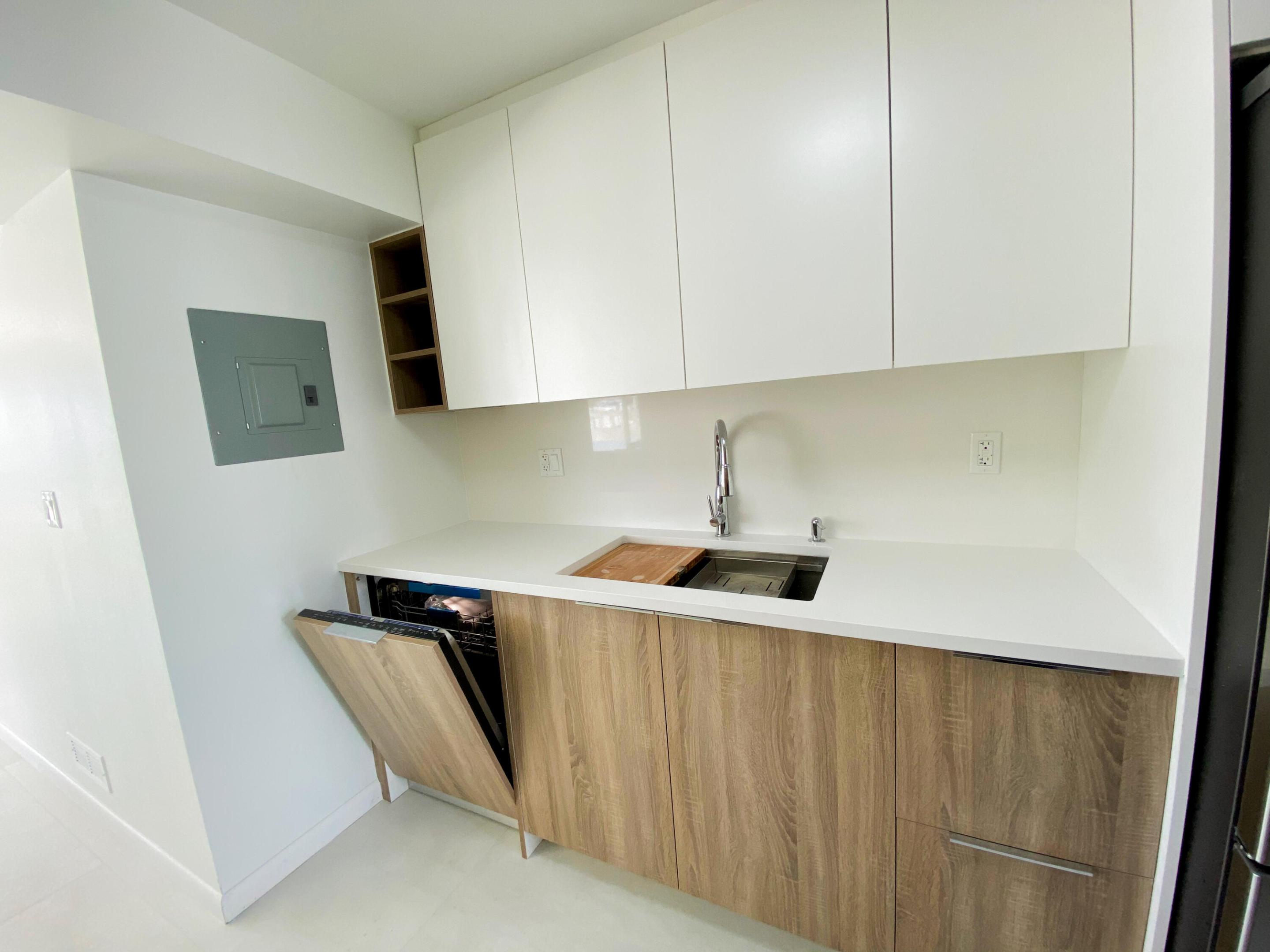 2755 NE 28th #C1, Lighthouse Point FL 33064