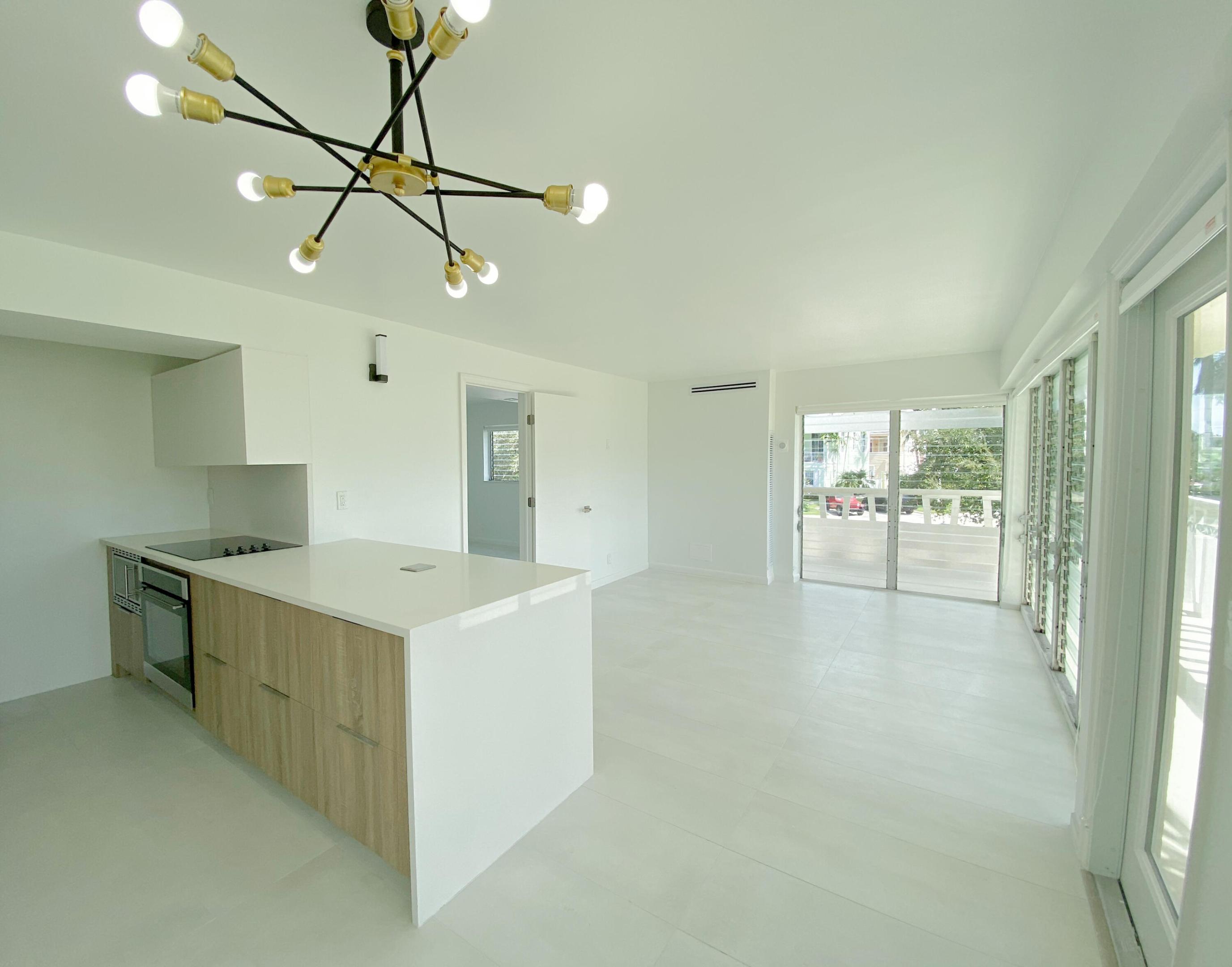 2755 NE 28th #C1, Lighthouse Point FL 33064