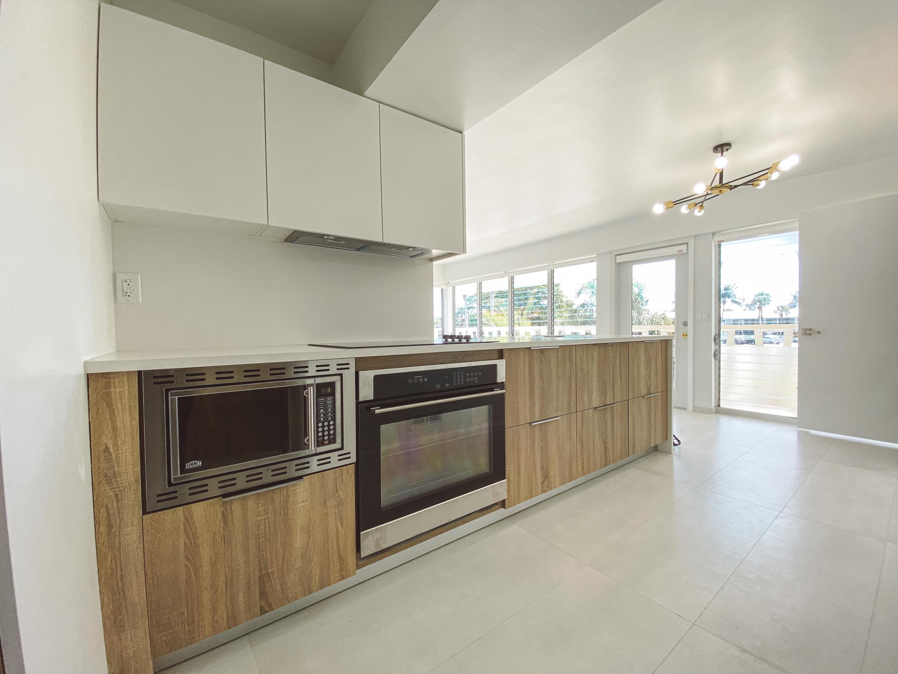 2755 NE 28th #C1, Lighthouse Point FL 33064