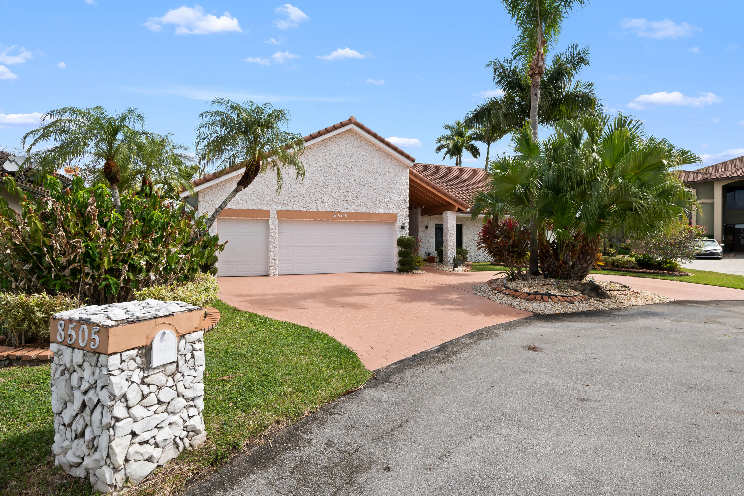 8505 NW 77th, Tamarac FL 33321