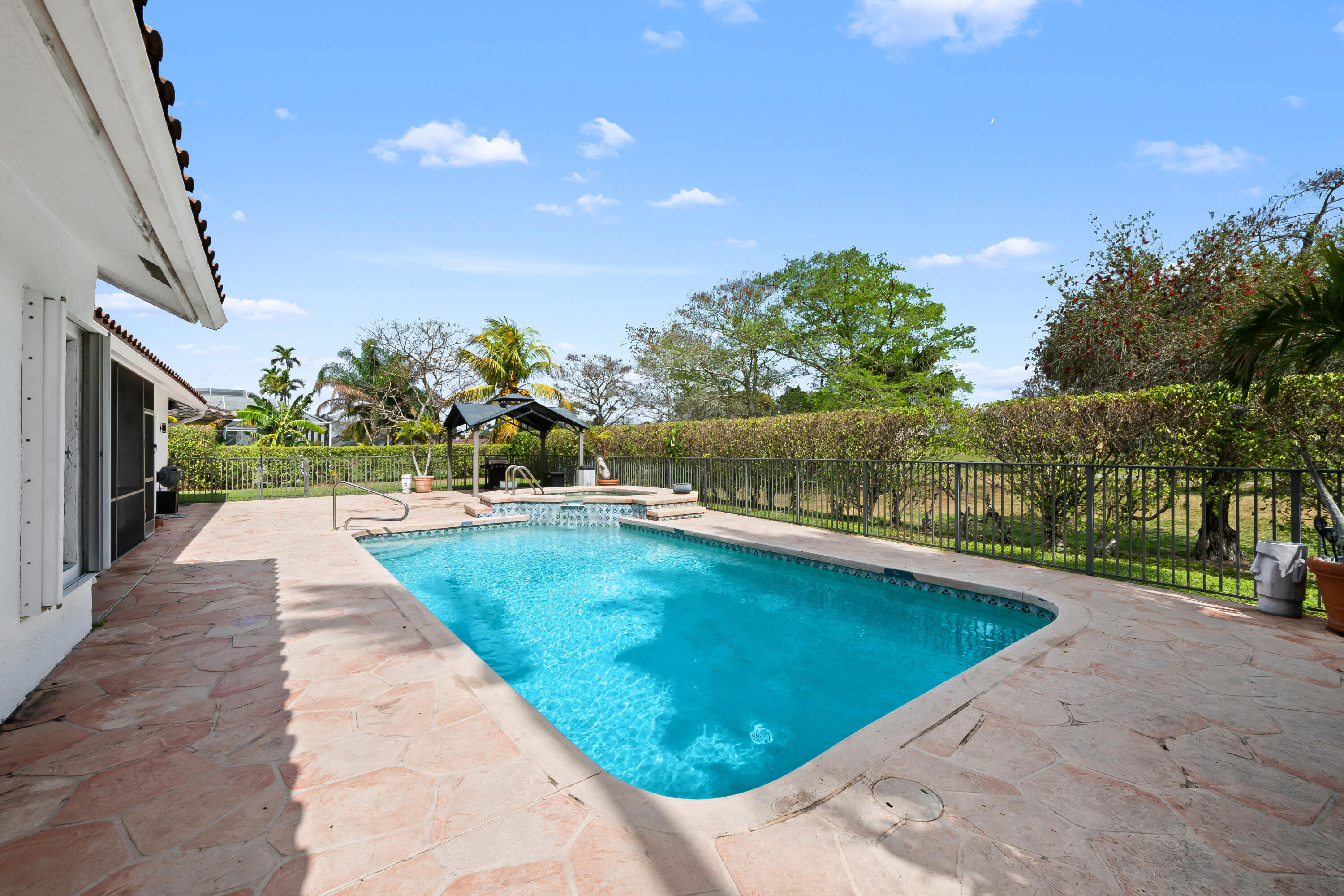 8505 NW 77th, Tamarac FL 33321