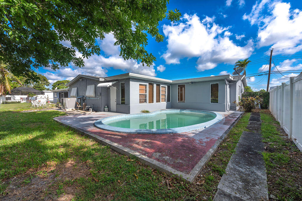 3400 NW 39th, Lauderdale Lakes FL 33309