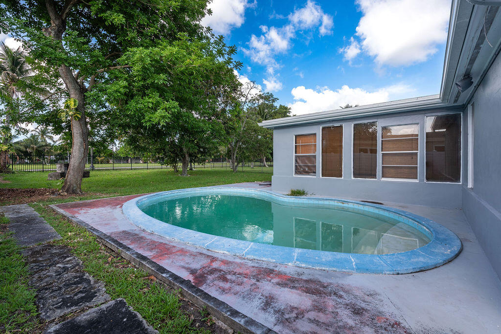 3400 NW 39th, Lauderdale Lakes FL 33309