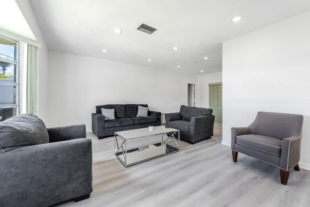 3400 NW 39th, Lauderdale Lakes FL 33309