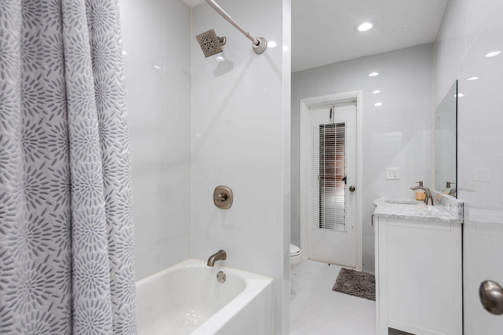 3400 NW 39th, Lauderdale Lakes FL 33309