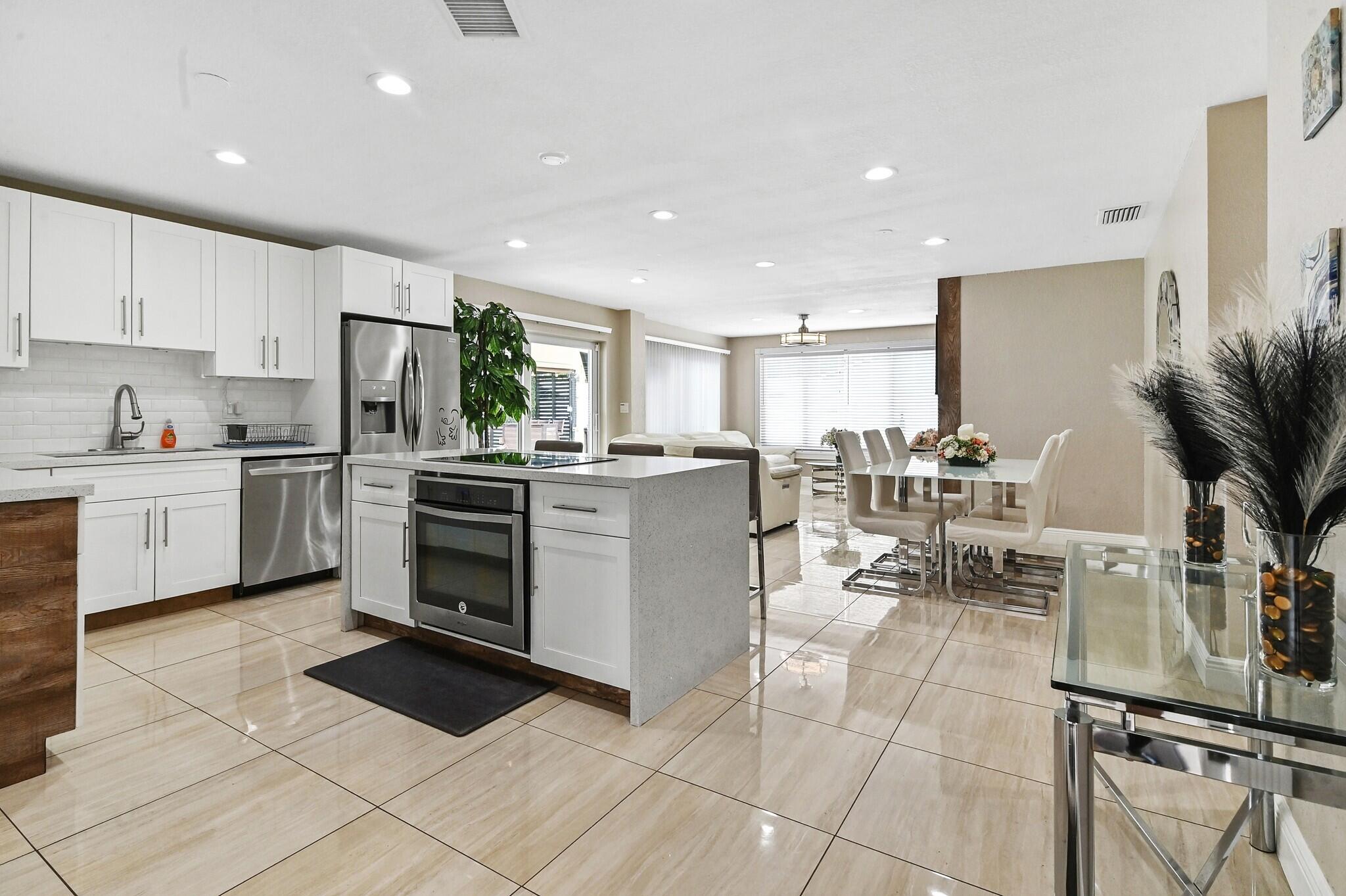 124 Davis, Palm Springs FL 33461