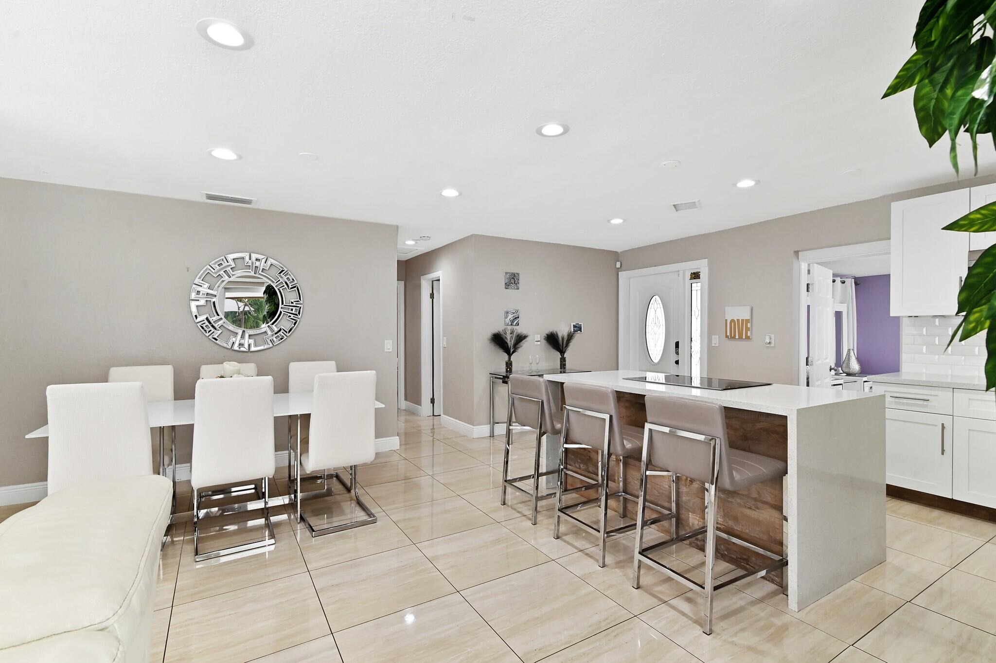 124 Davis, Palm Springs FL 33461