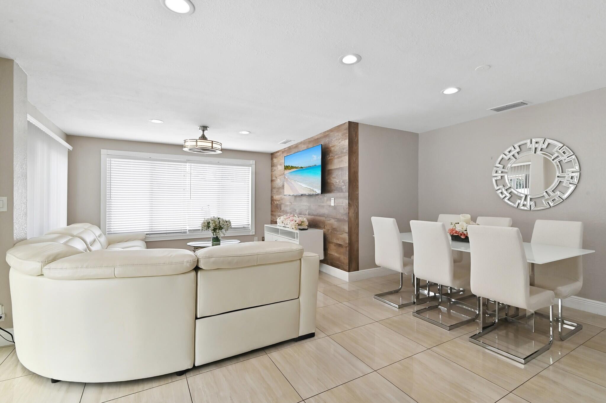 124 Davis, Palm Springs FL 33461