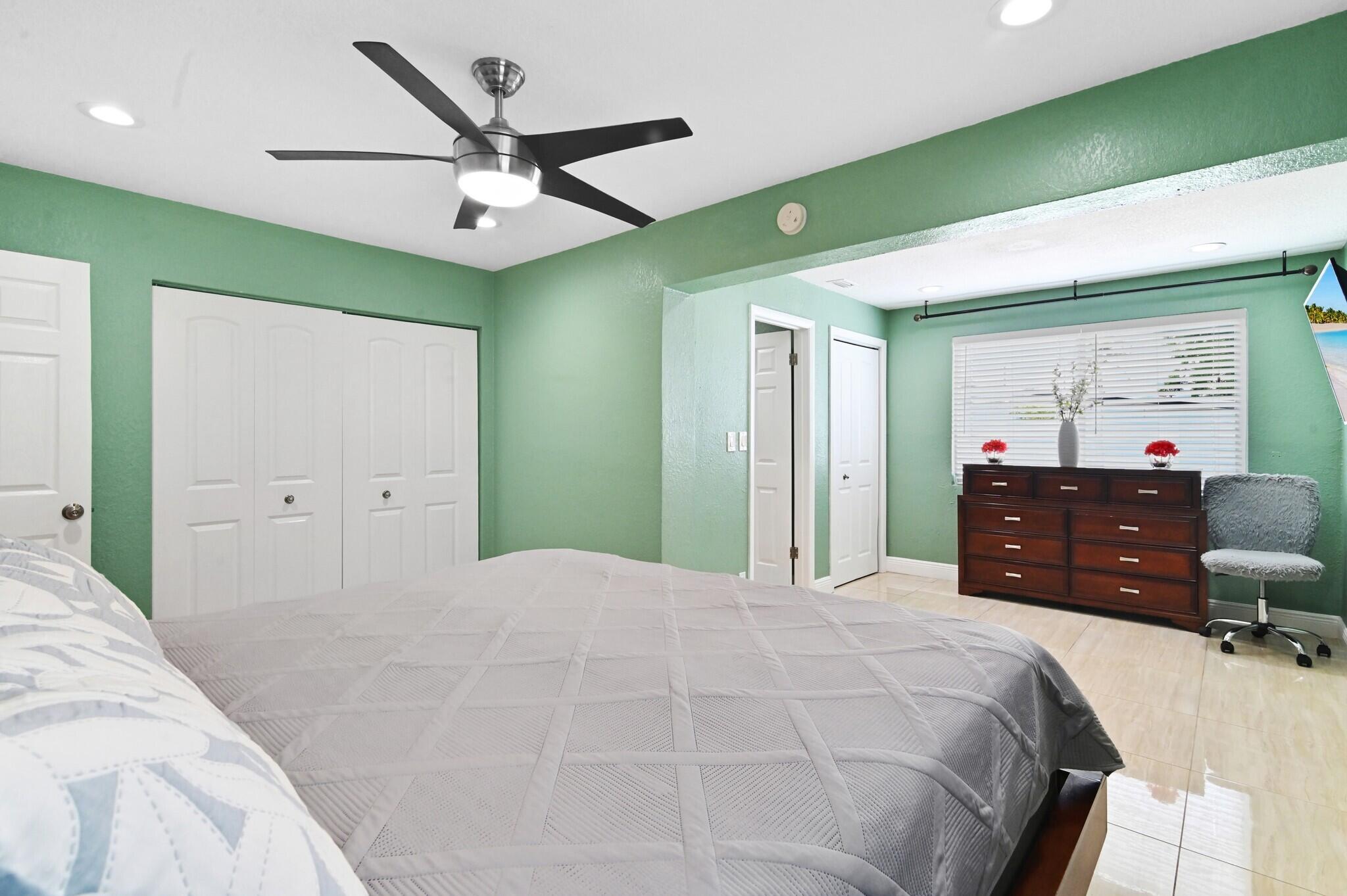 124 Davis, Palm Springs FL 33461