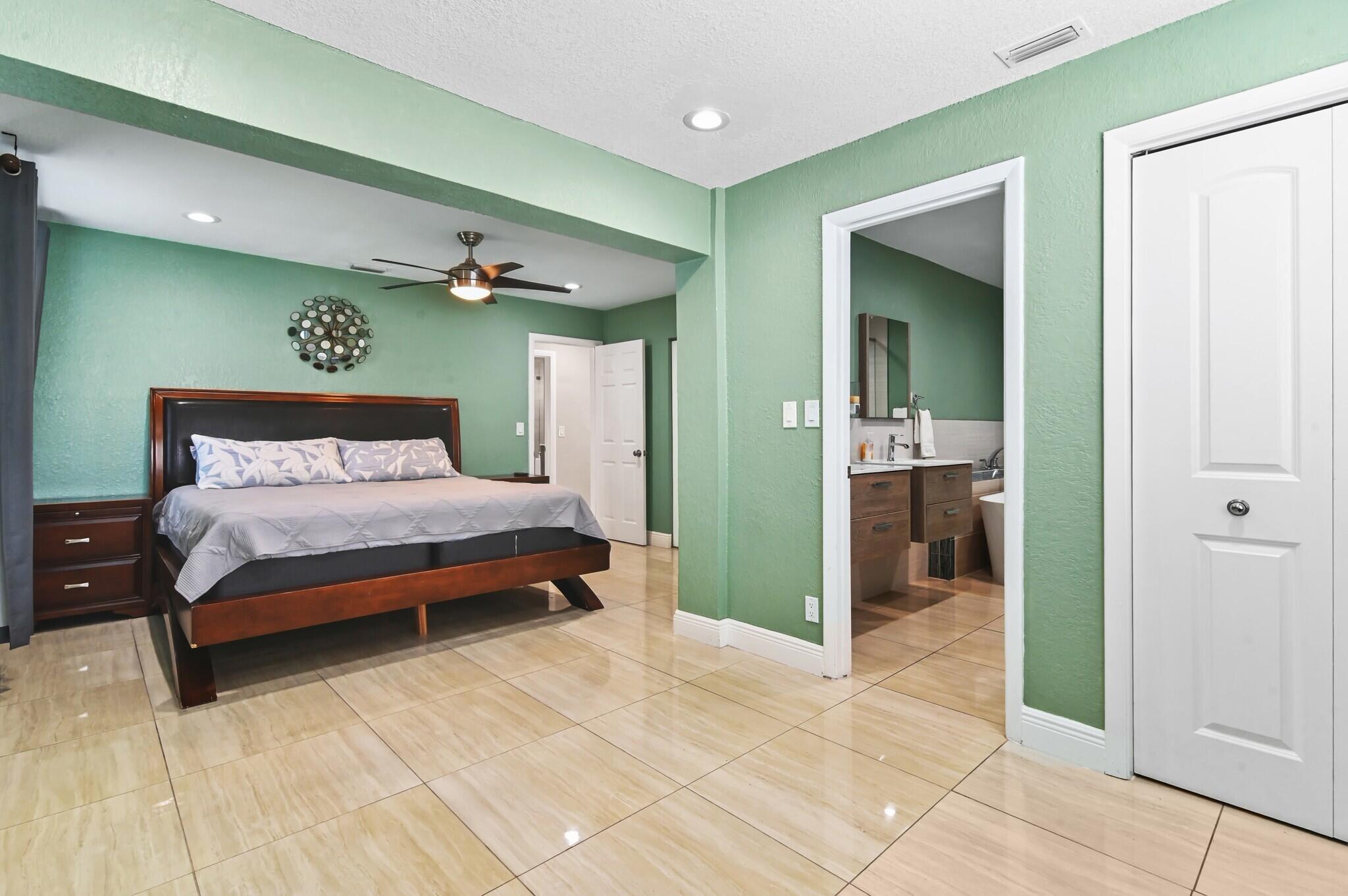 124 Davis, Palm Springs FL 33461