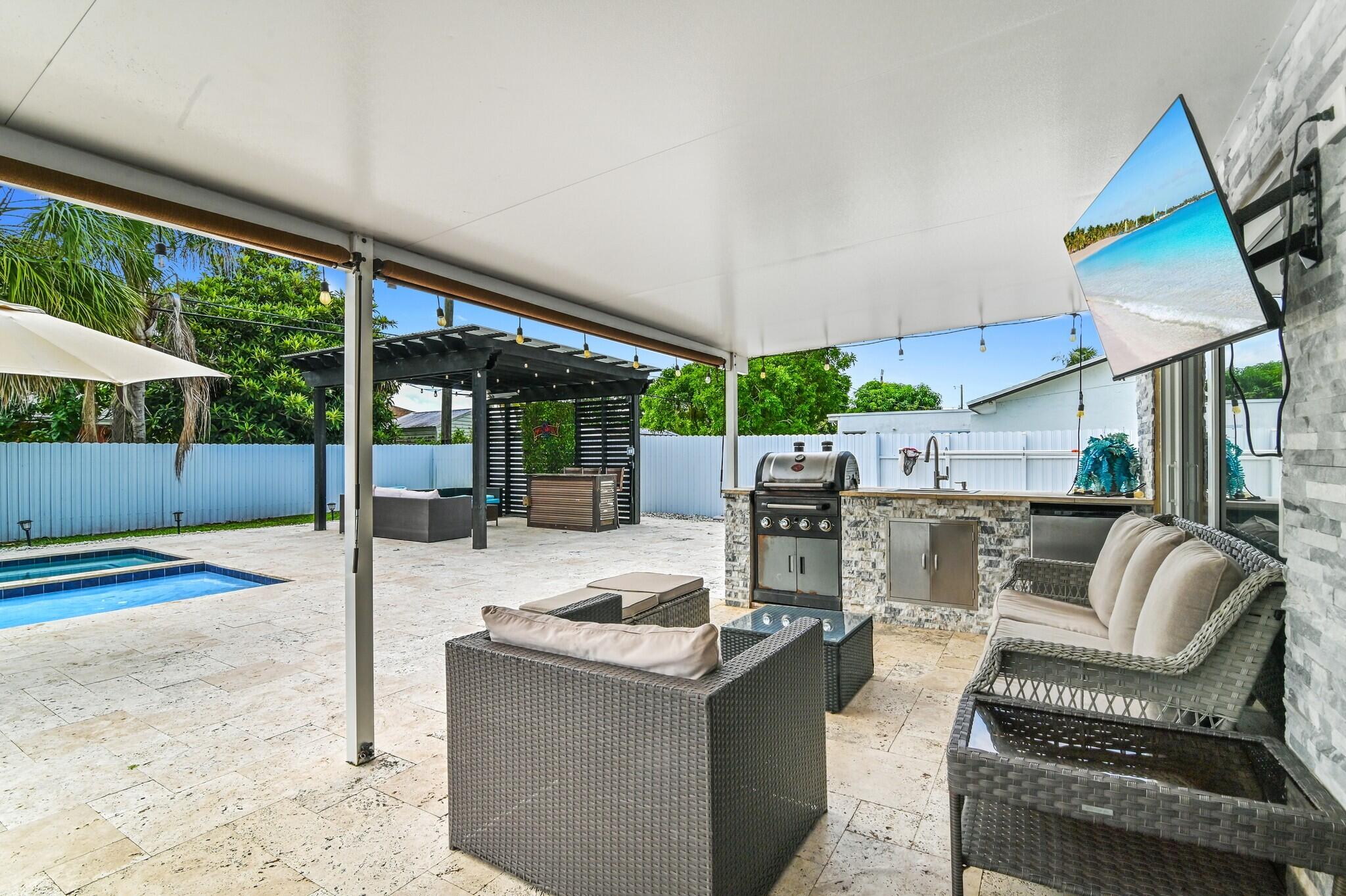 124 Davis, Palm Springs FL 33461