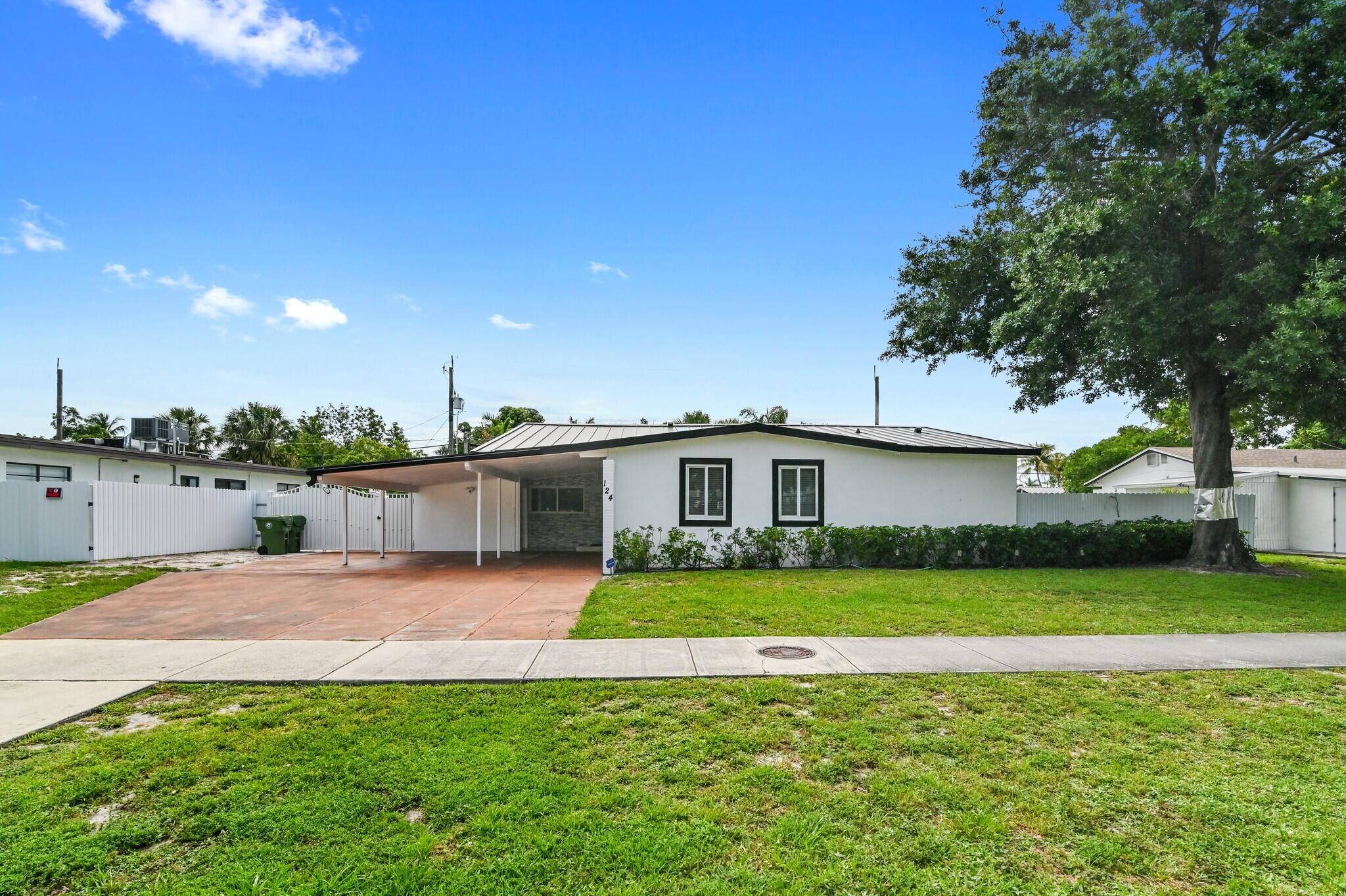 124 Davis, Palm Springs FL 33461