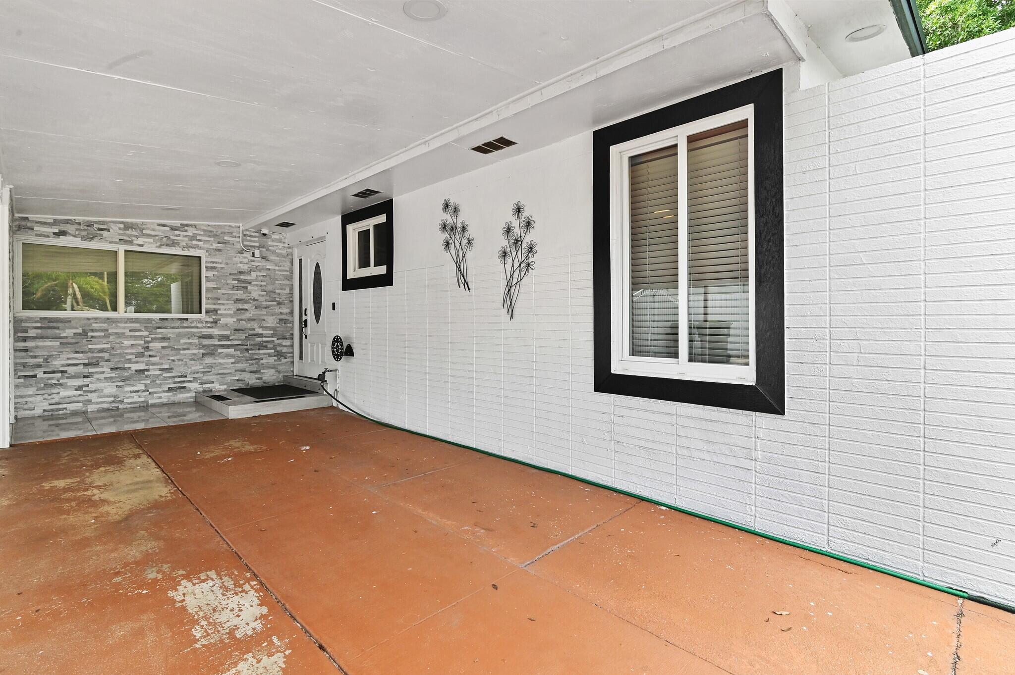 124 Davis, Palm Springs FL 33461