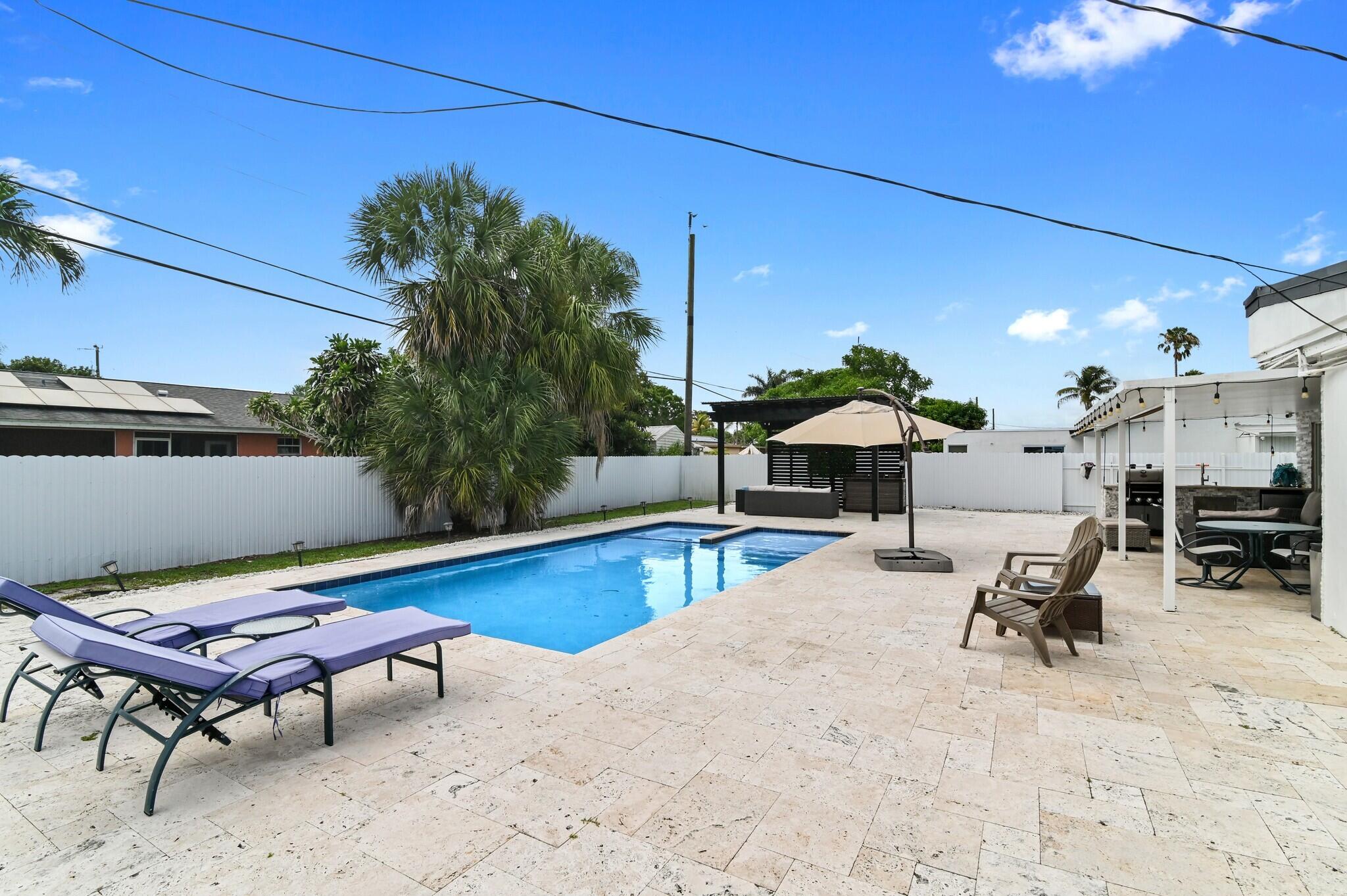 124 Davis, Palm Springs FL 33461