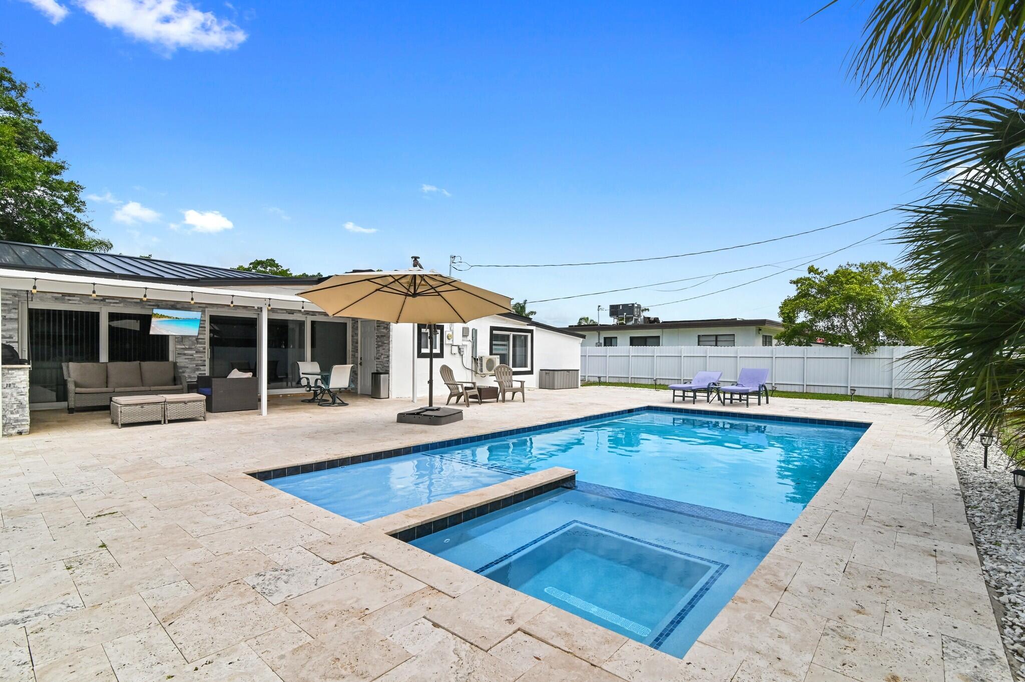 124 Davis, Palm Springs FL 33461