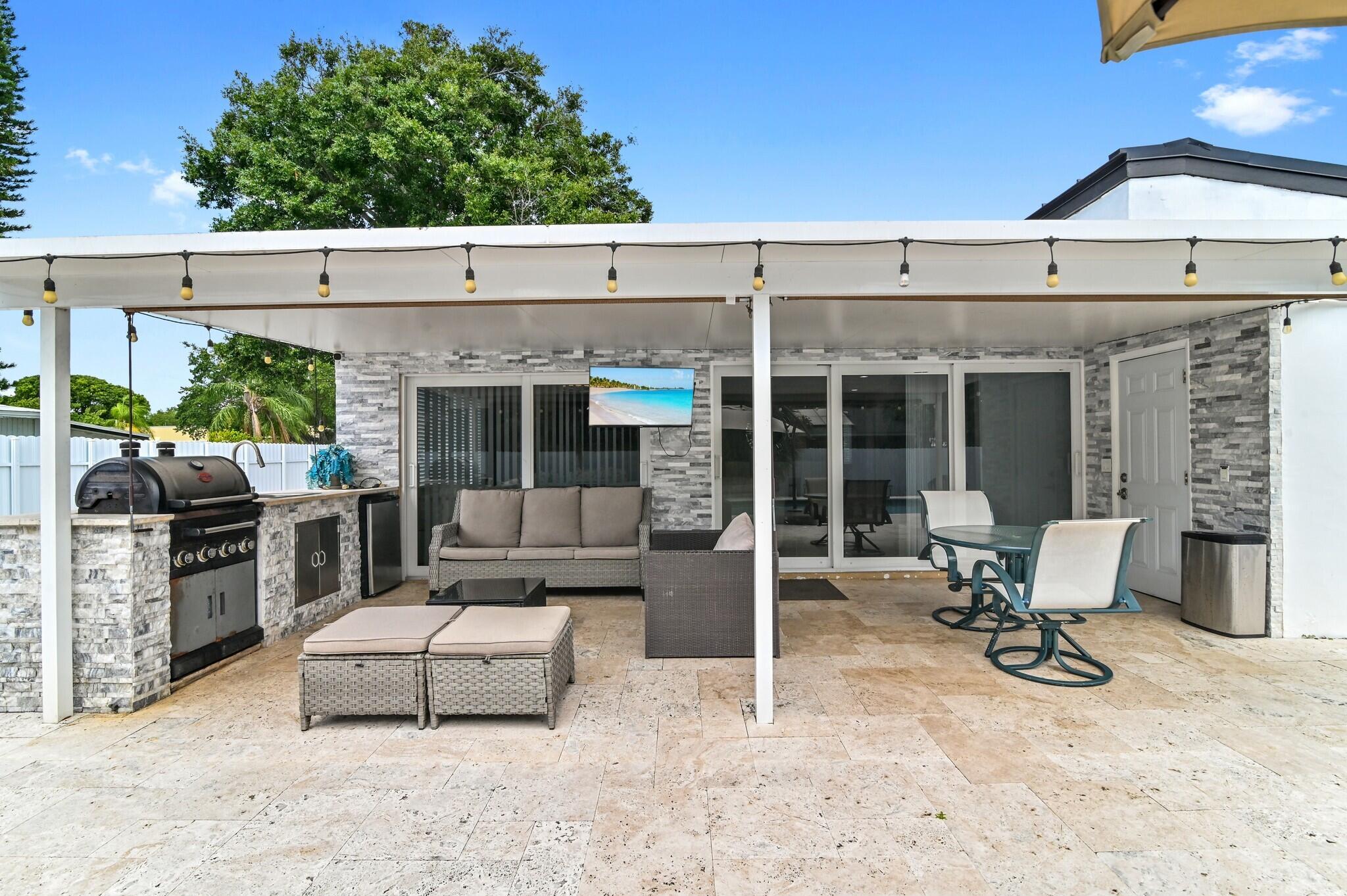 124 Davis, Palm Springs FL 33461