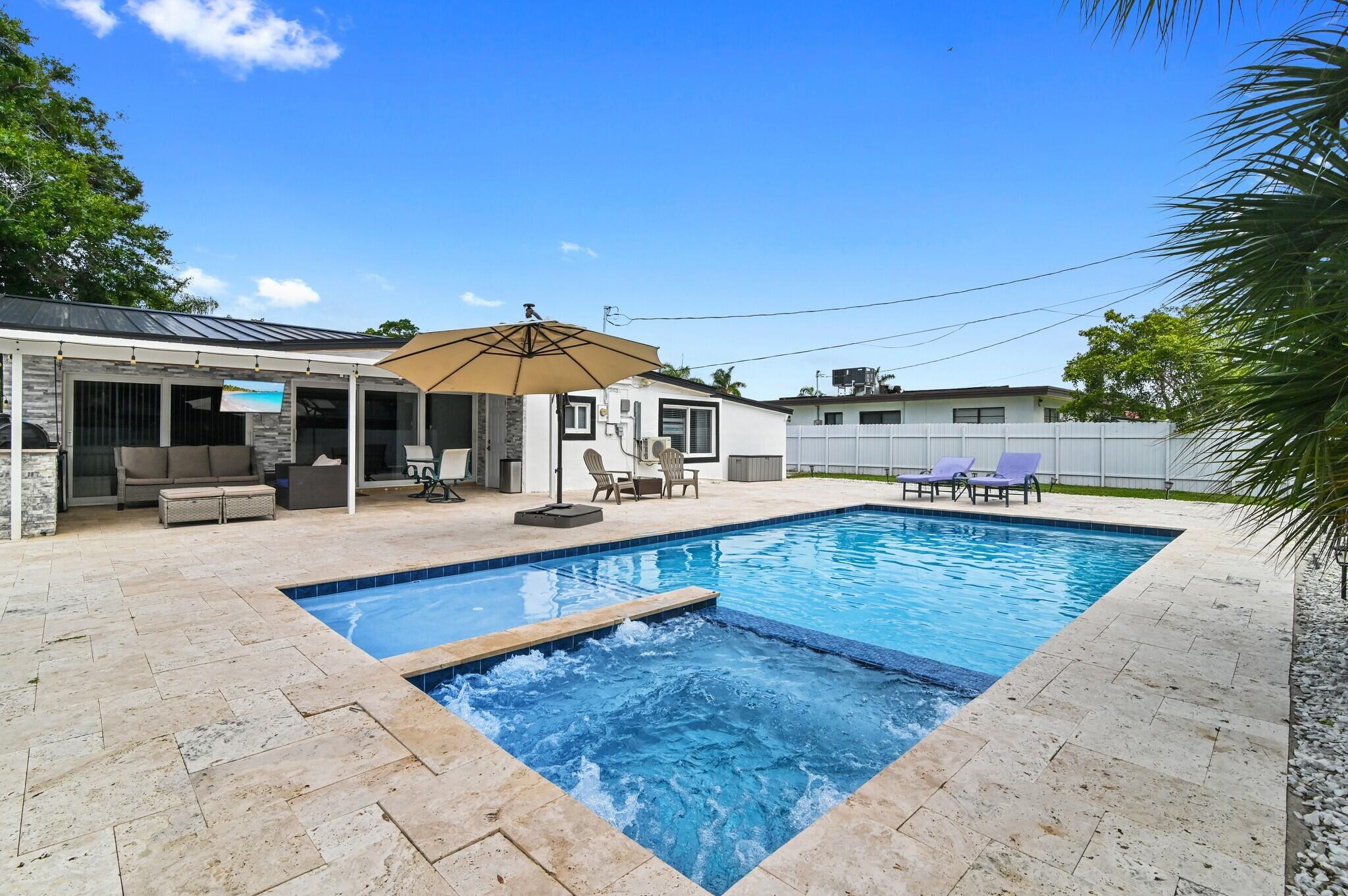 124 Davis, Palm Springs FL 33461