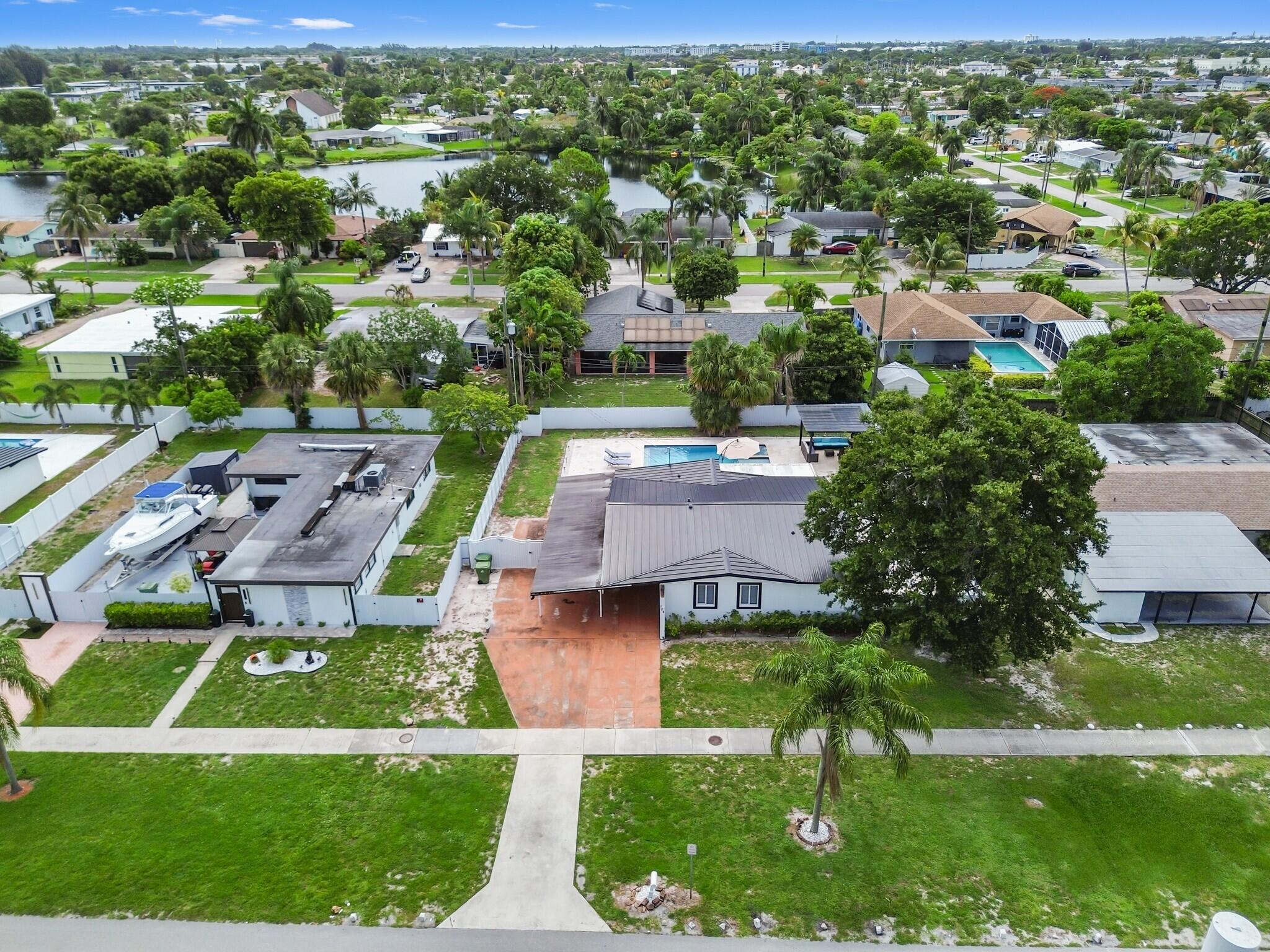 124 Davis, Palm Springs FL 33461