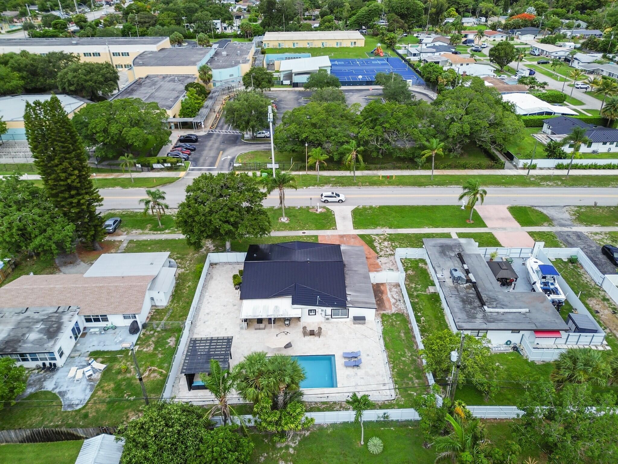 124 Davis, Palm Springs FL 33461